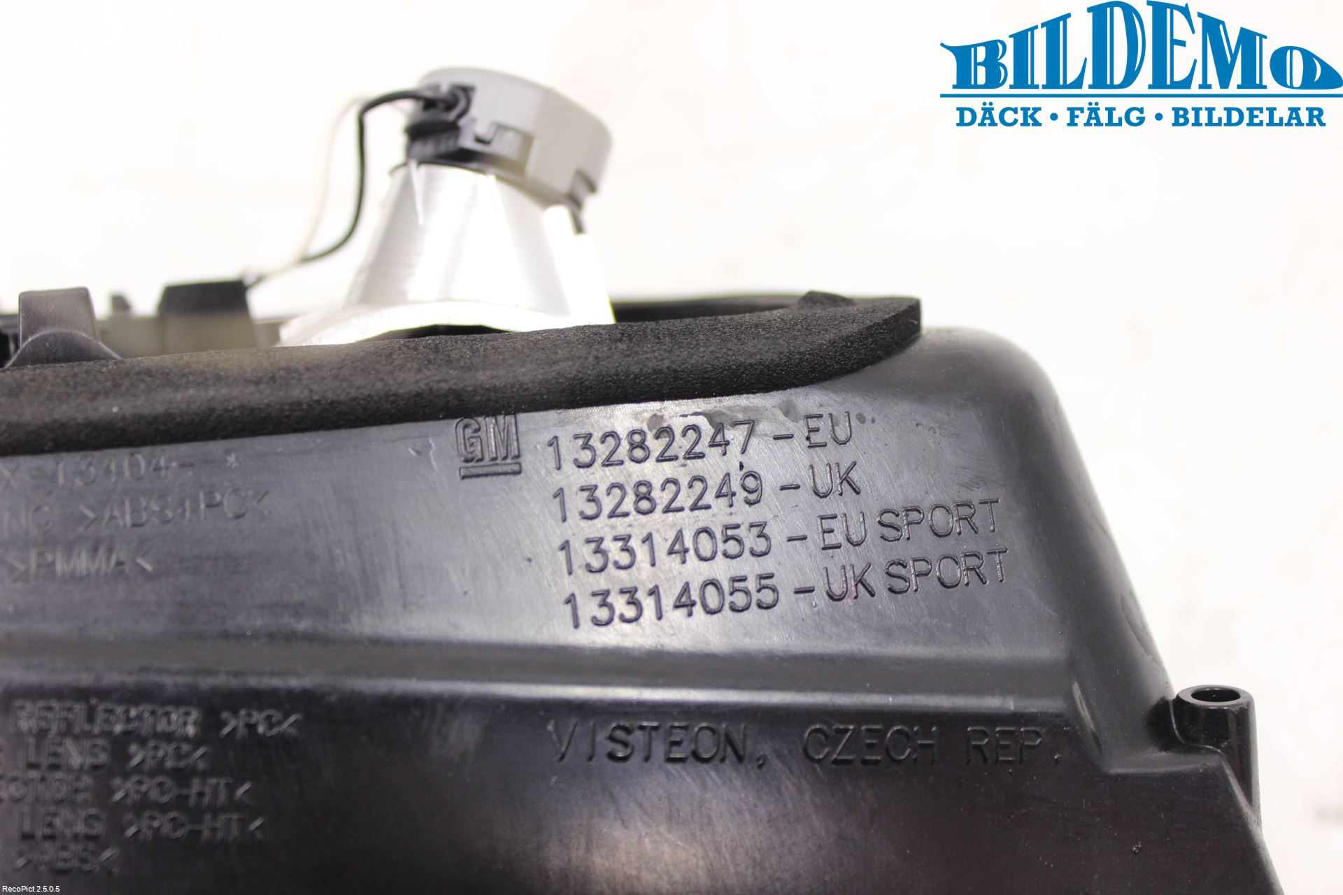 Opel ASTRA J 10-15 Bakljus Lucka Hö