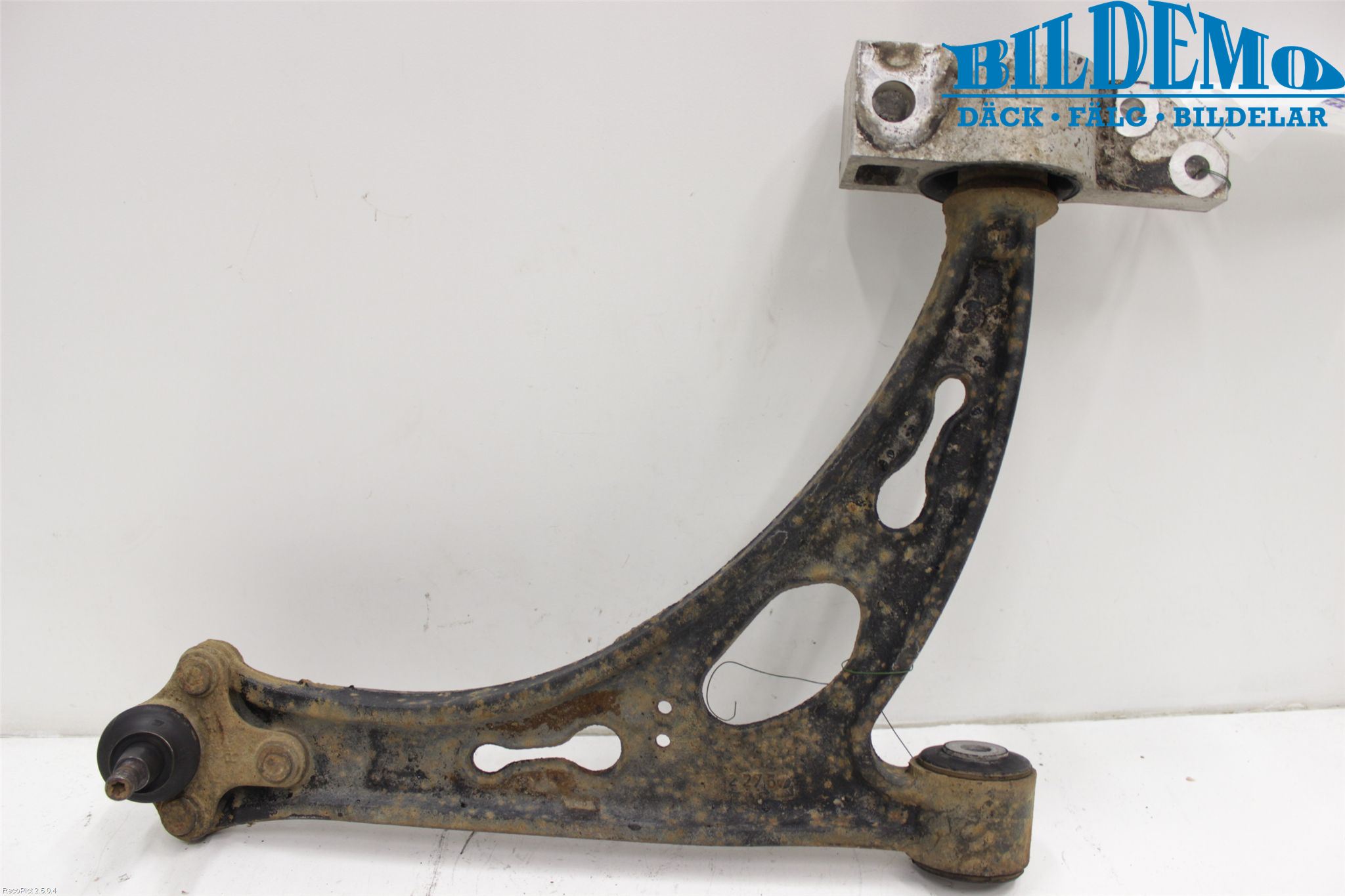 Volkswagen VW CADDY      04-10 Bärarm Fram Undre Hö