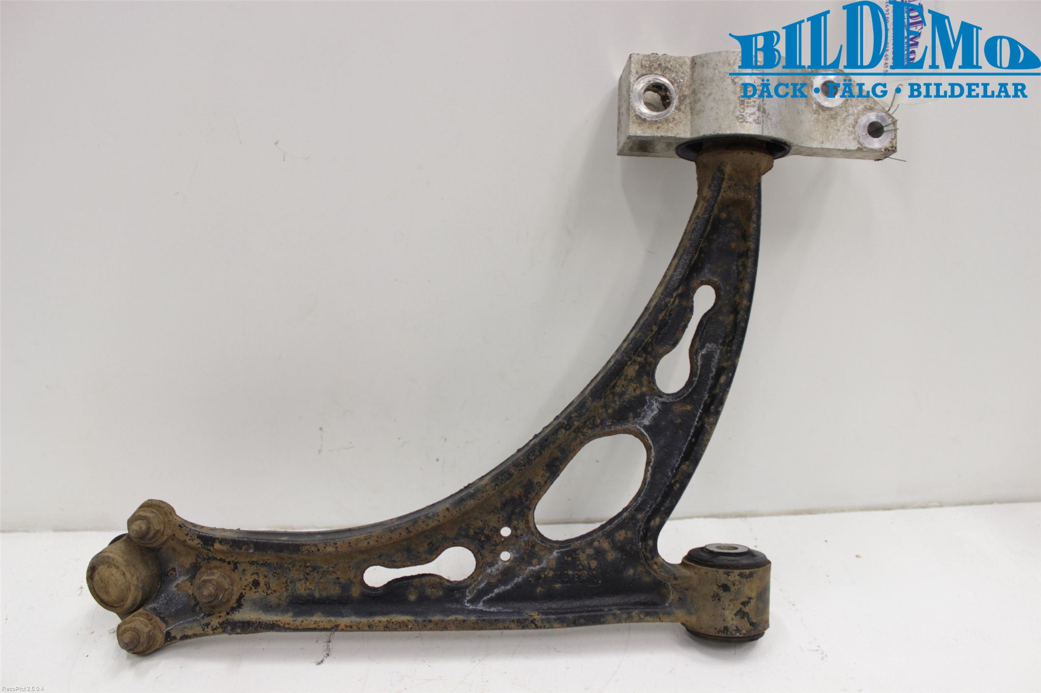 Volkswagen VW CADDY      04-10 Bärarm Fram Undre Vä