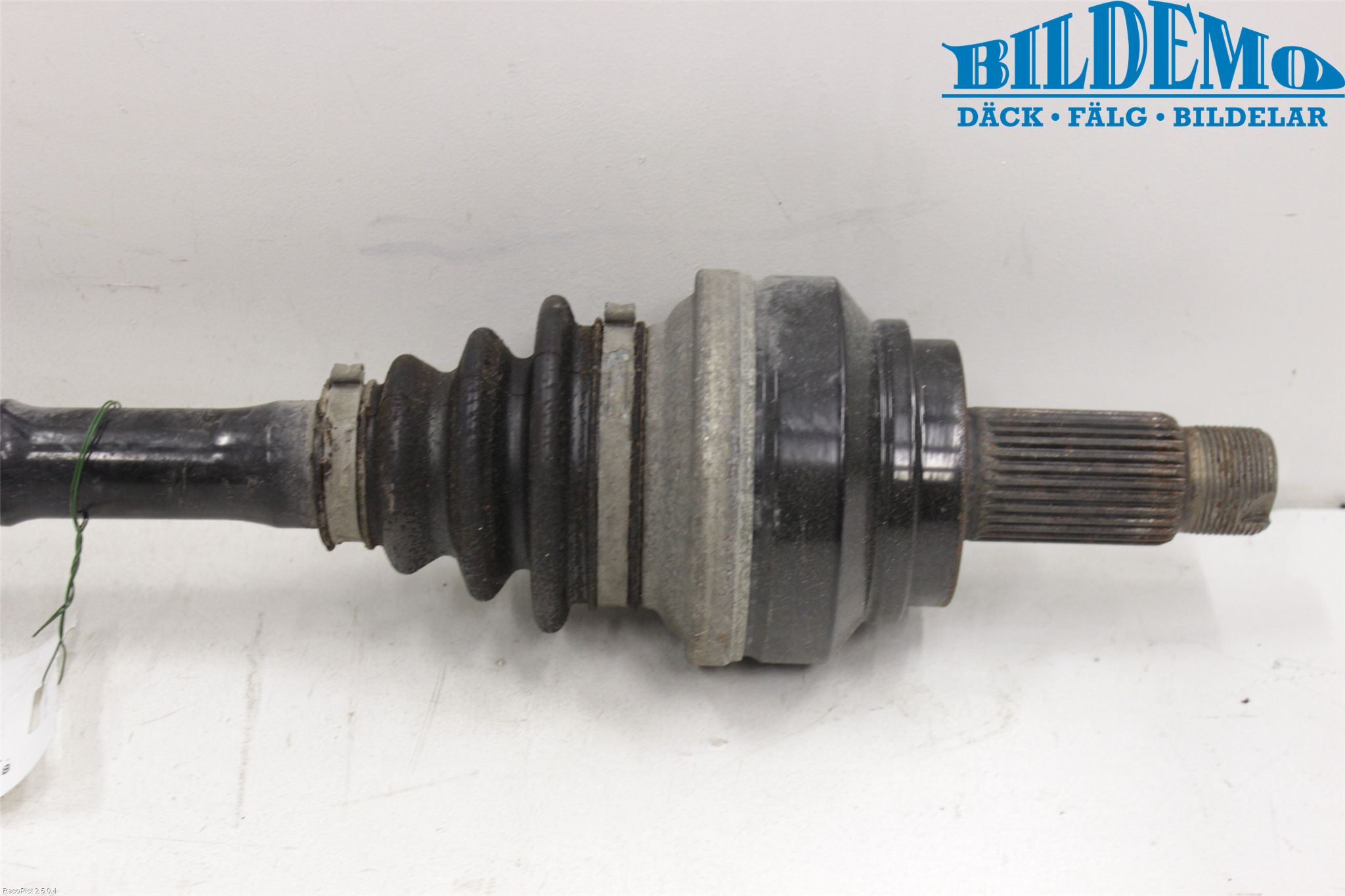 BMW 5 F10/F11/F18 09-17 Drivaxel Bak Höger