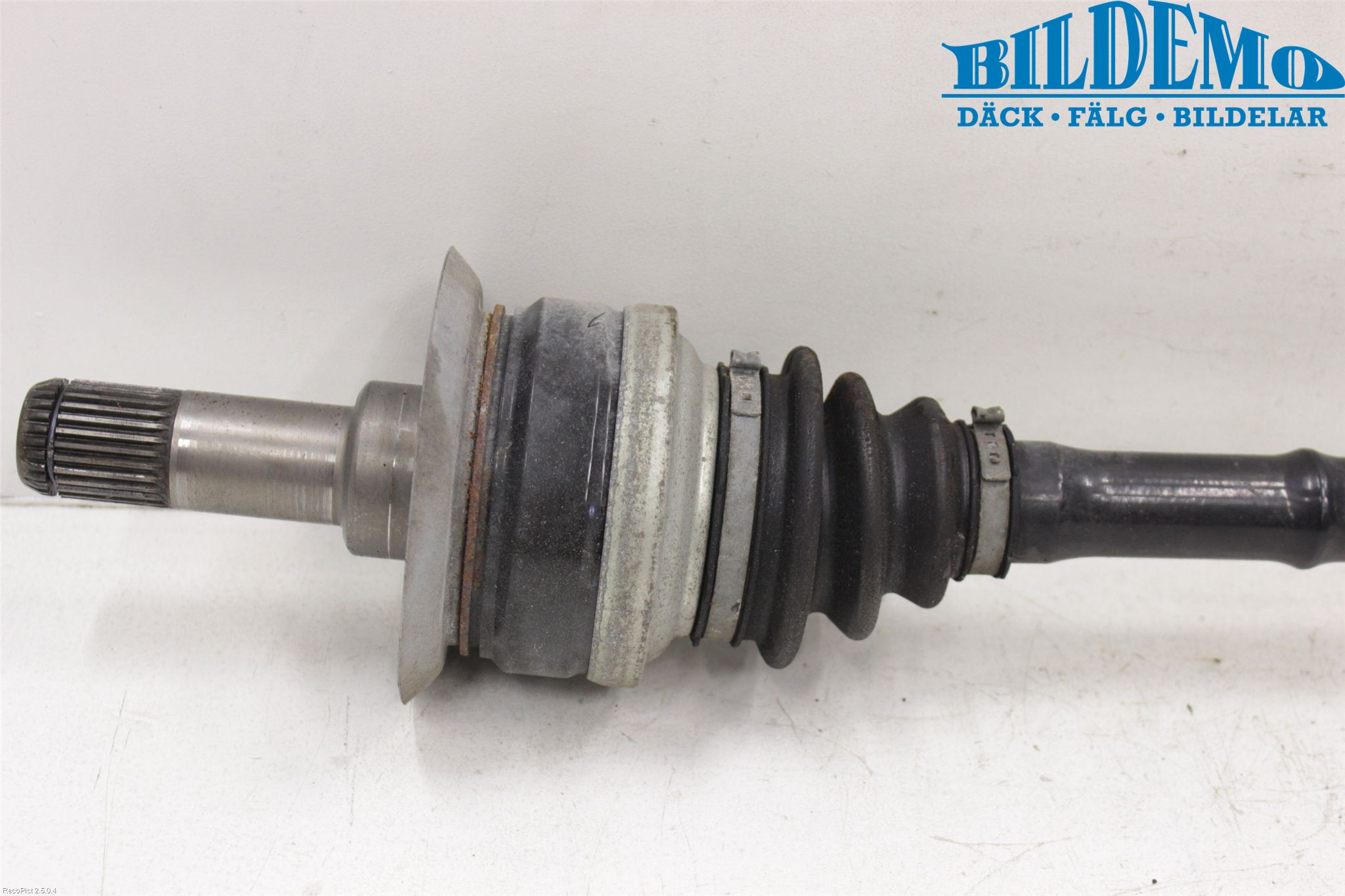 BMW 5 F10/F11/F18 09-17 Drivaxel Bak Höger