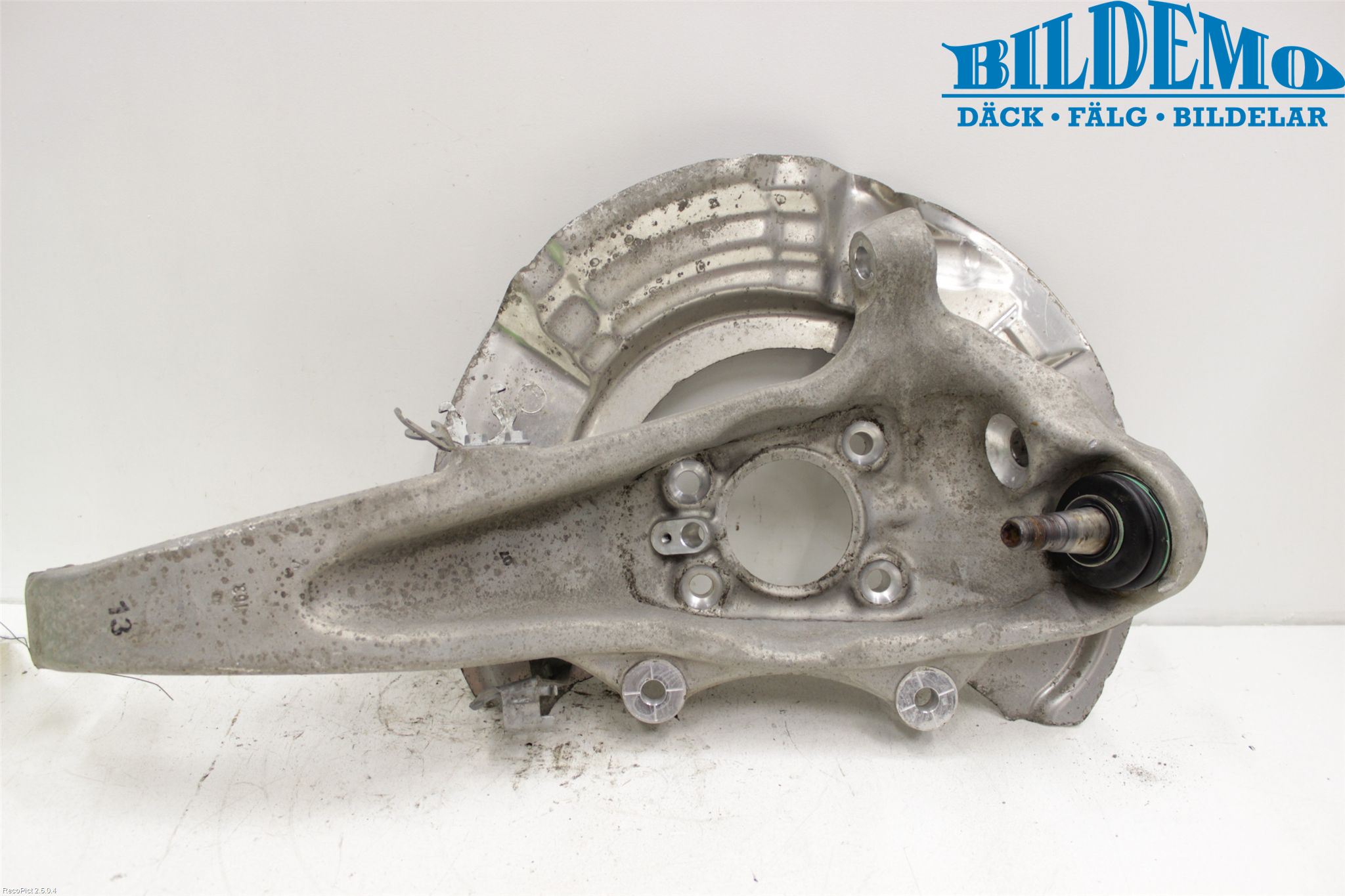 BMW 5 F10/F11/F18 09-17 Styrspindel Lagerhus Vä