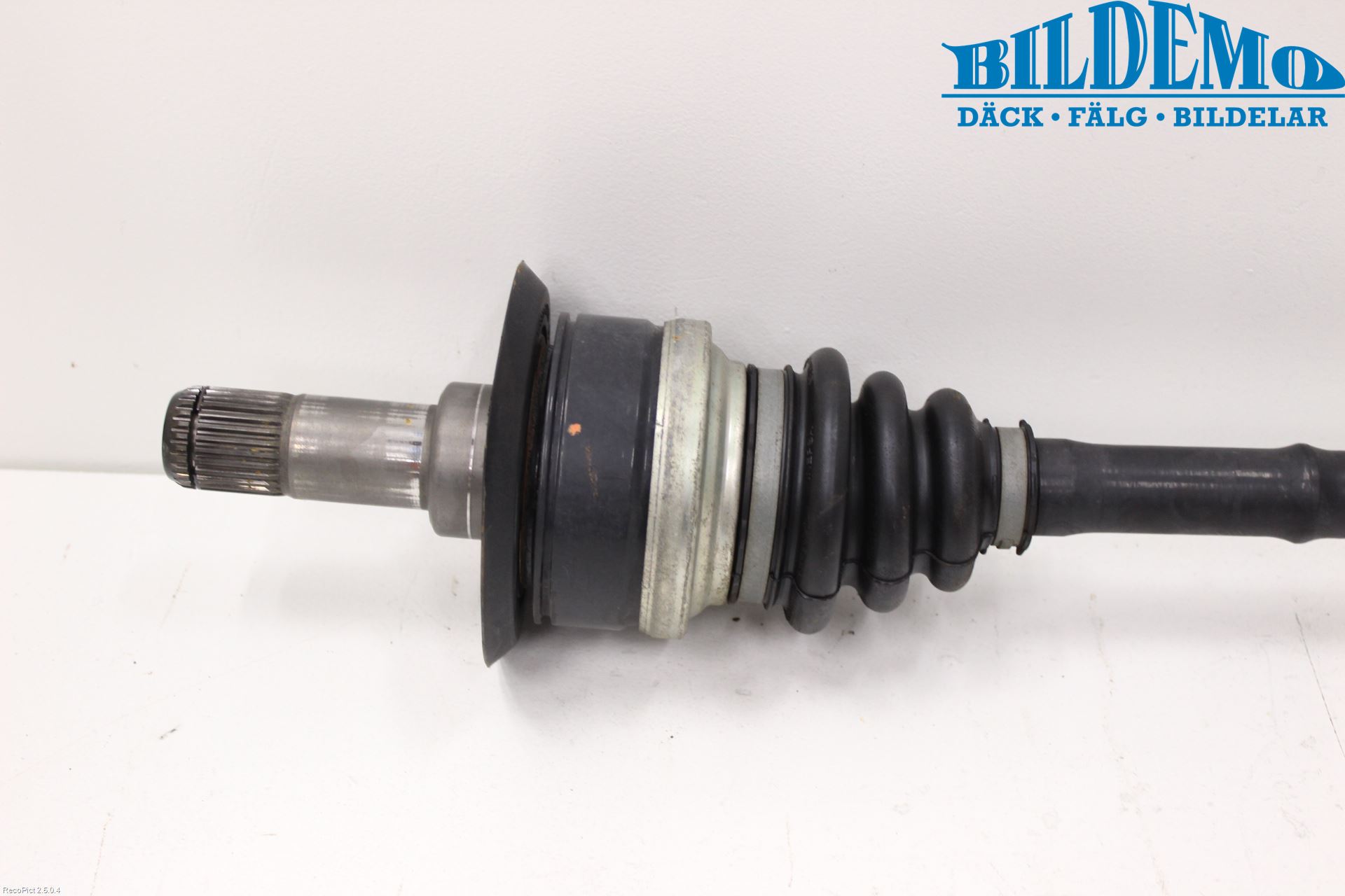 BMW 3 F30/F31/F80 12-19 Drivaxel Bak Vänster