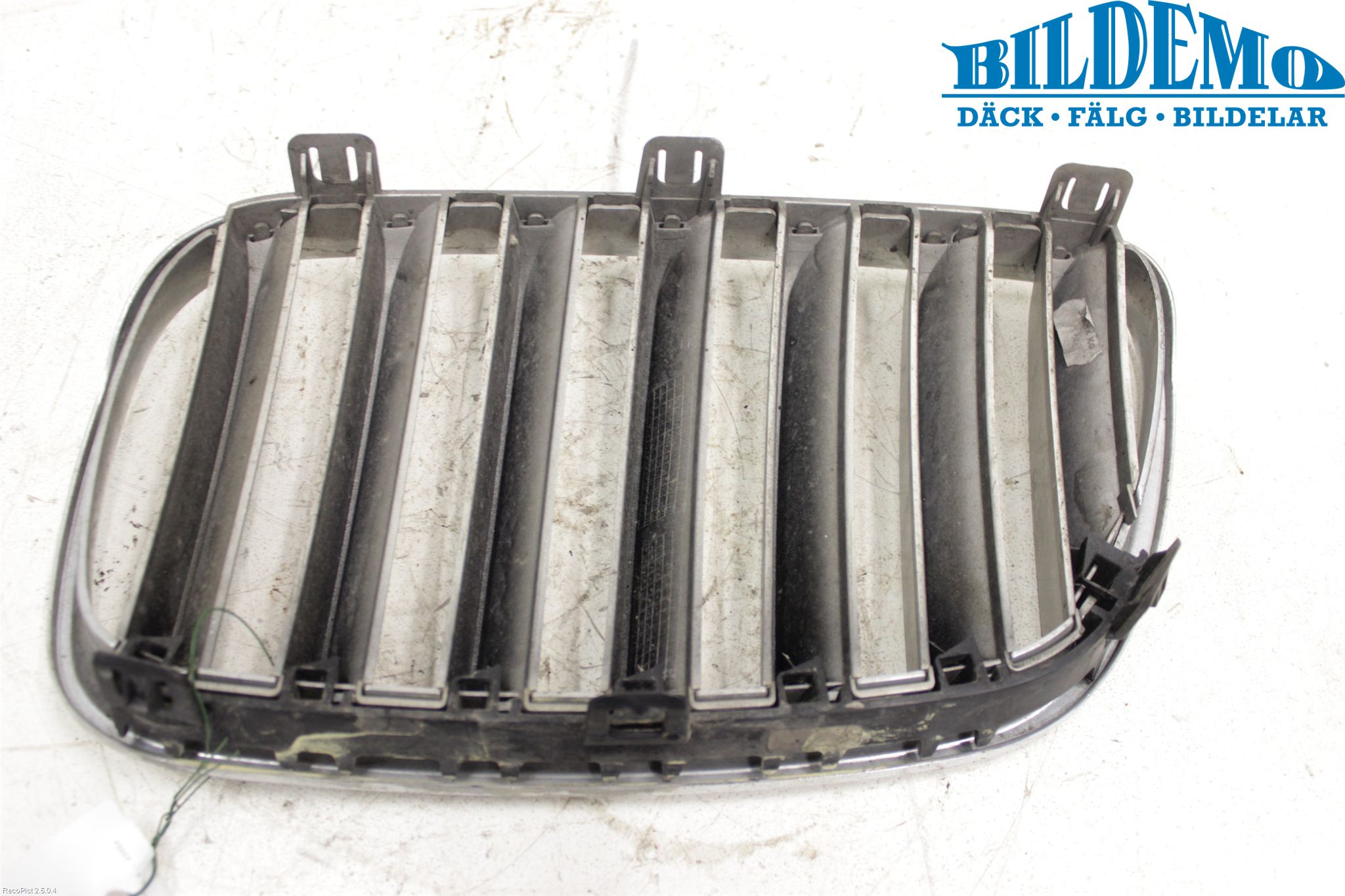 BMW X3 E83     03-10 Grilldel Höger