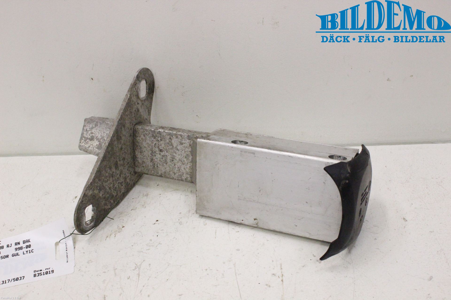 Audi A4/S4 99B-00 Stötfångarbärjärn Bak