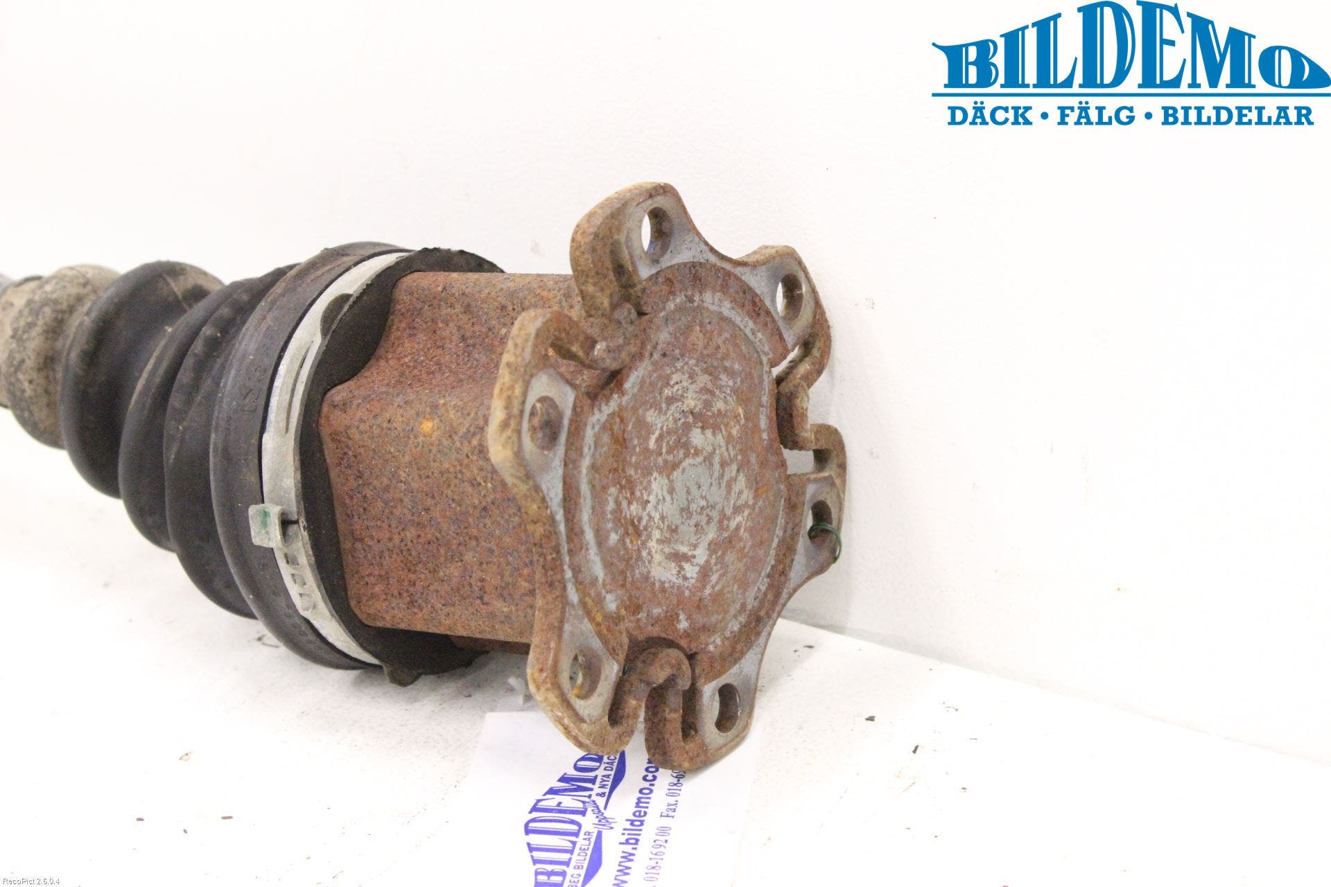 Audi A4/S4 01-05 Drivaxel Fram Höger