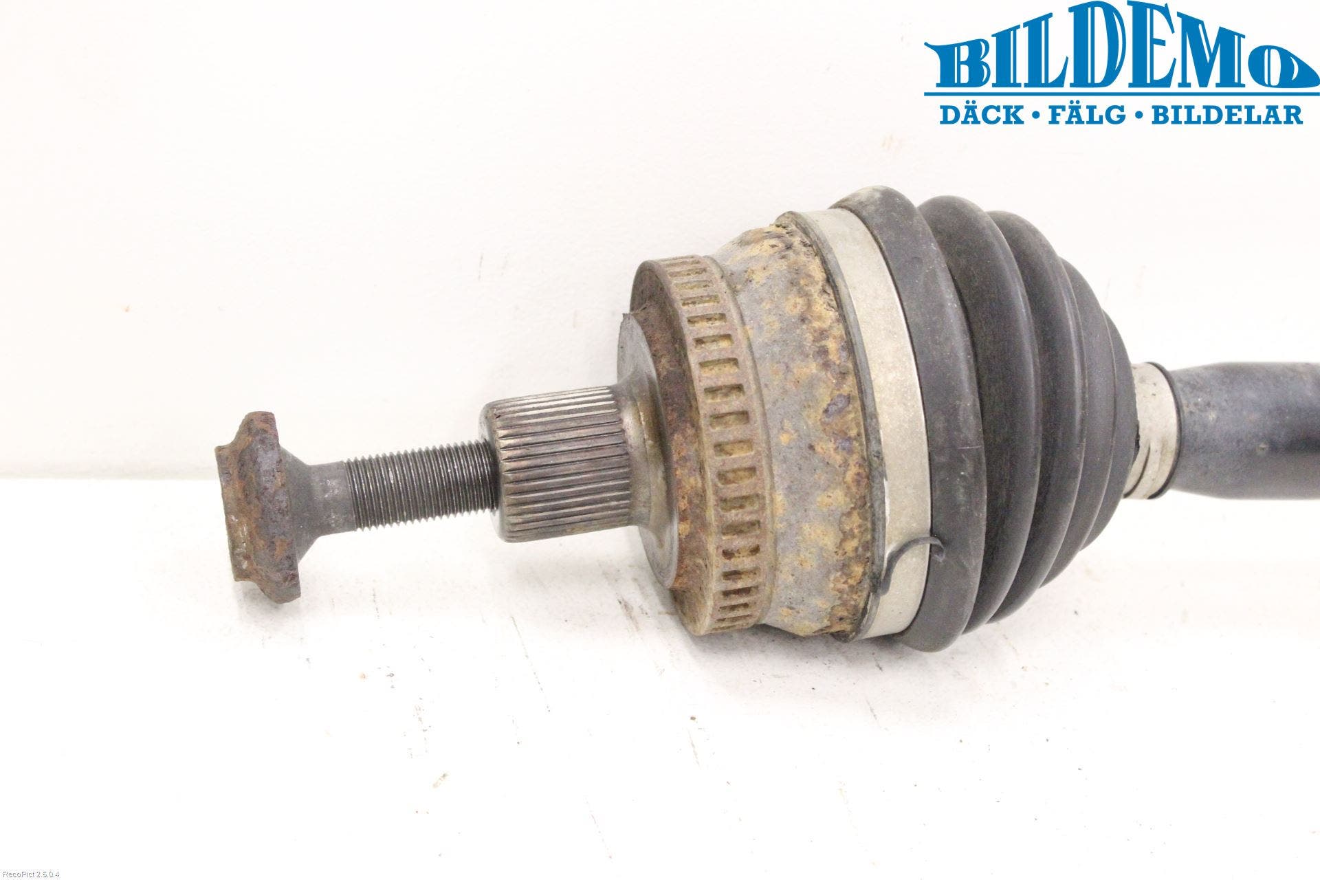 Audi A4/S4 01-05 Drivaxel Fram Höger