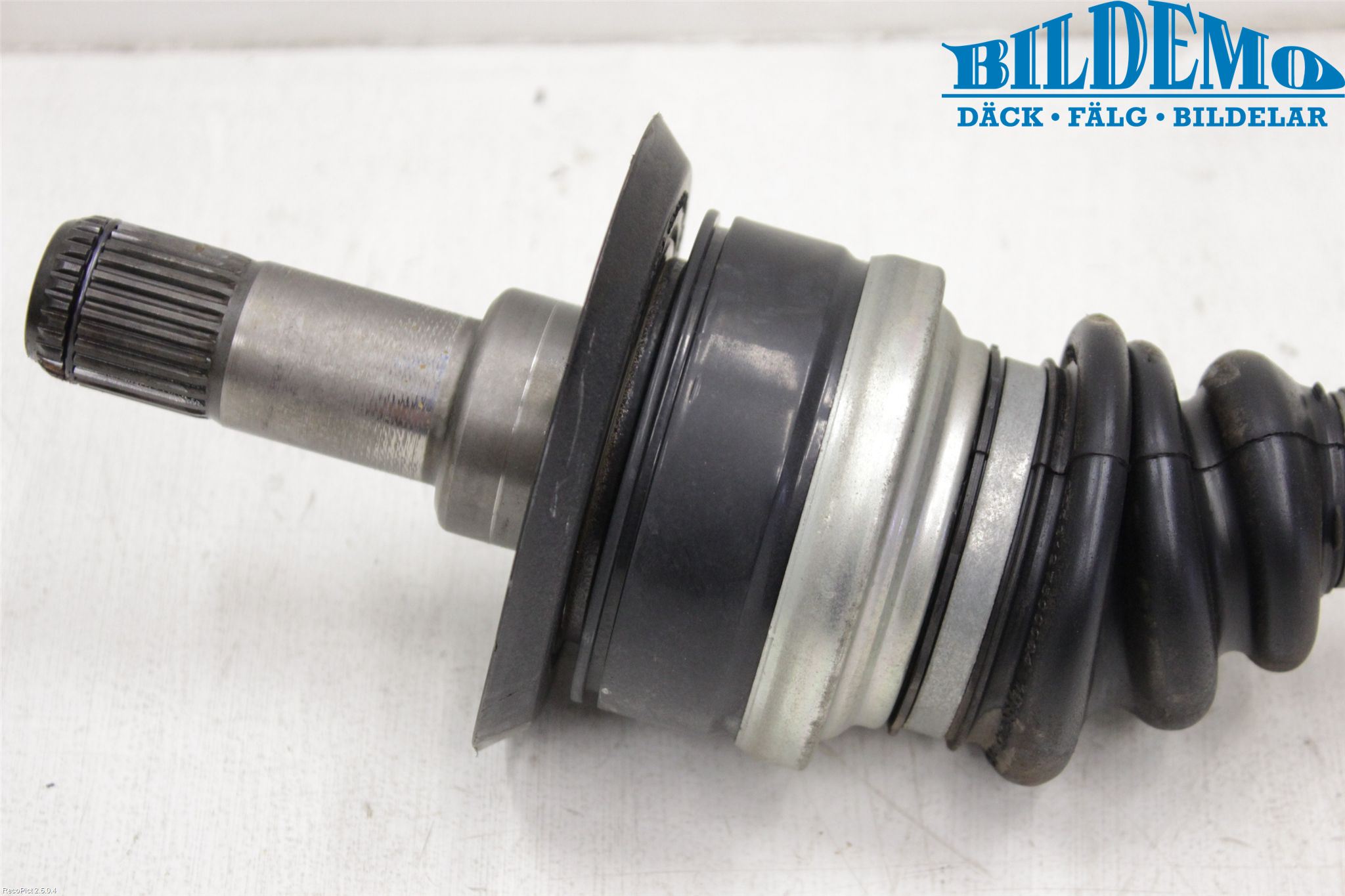 BMW 1 F20/F21 11-19 Drivaxel Bak Vänster
