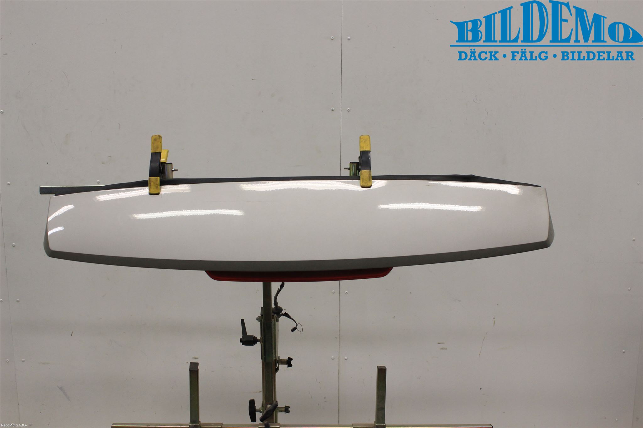 Chevrolet SUBURBAN Spoiler Baklucka