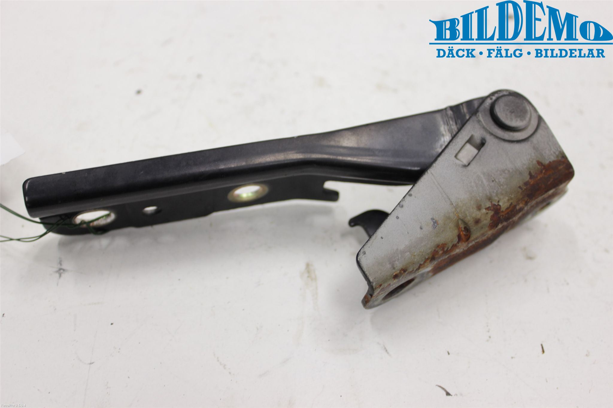 Hyundai SANTA FE  00-06 Huvgångjärn