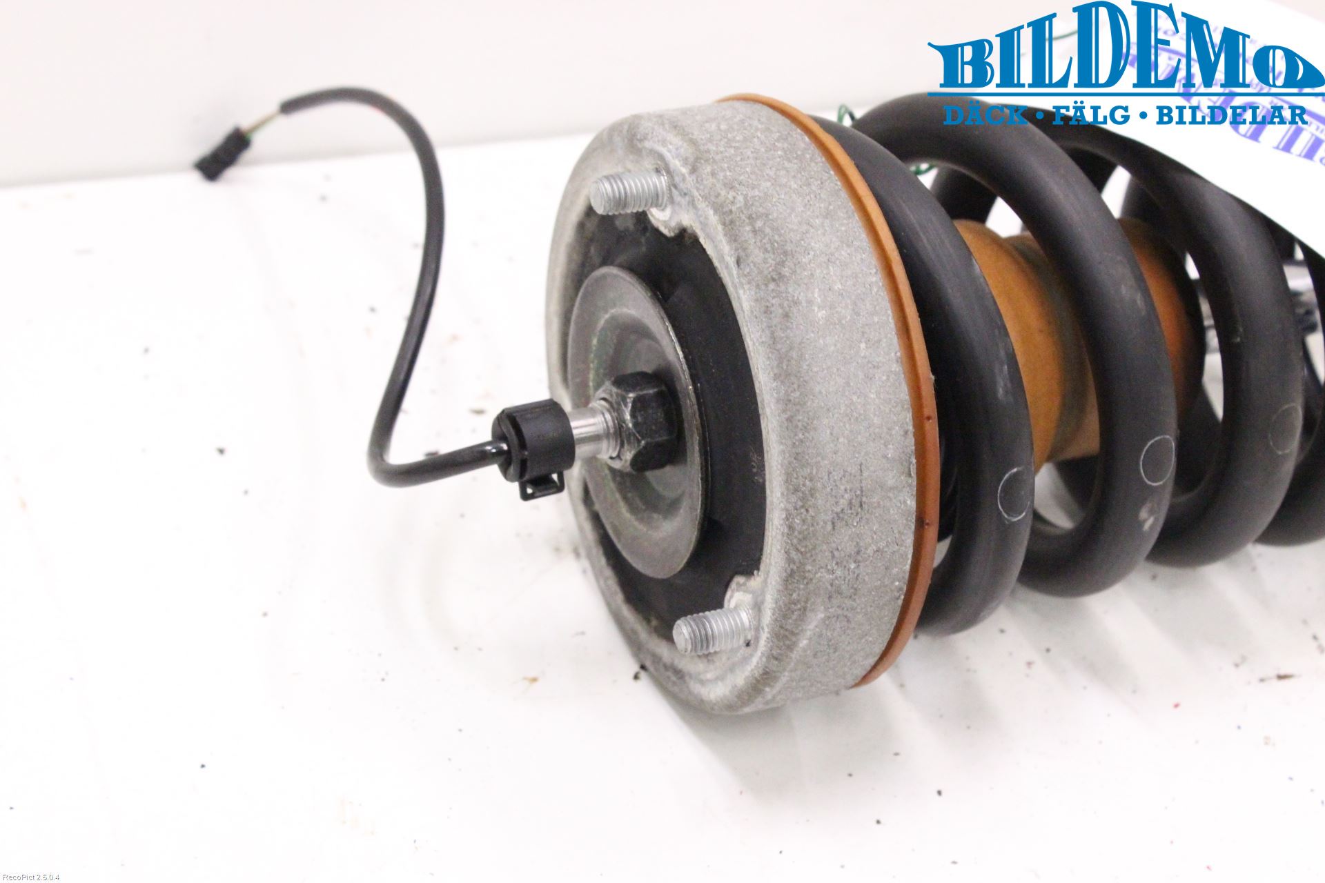 BMW 5 E60/61 Sed/Tou 02-10 Fjäderben Bak Vänster