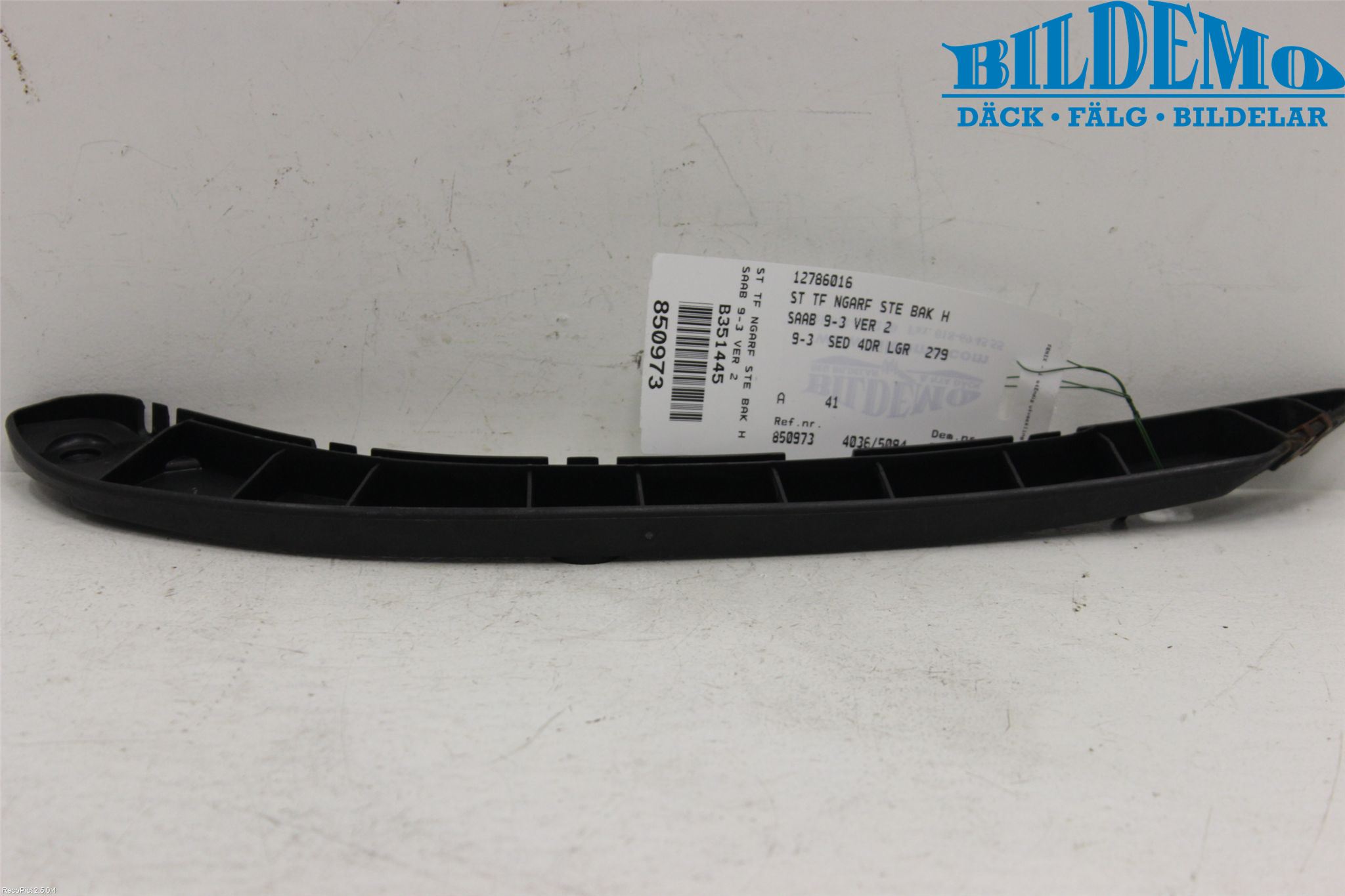 Saab 9-3 VER 2 Stötfångarfäste Bak Hö