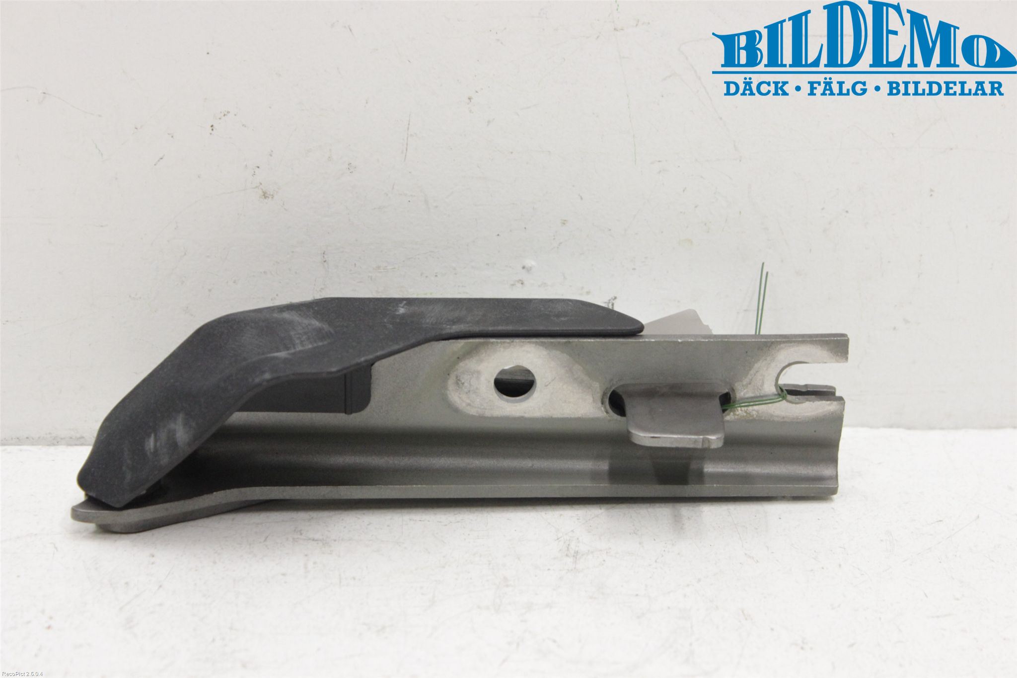 Saab 9-3 VER 2 Huvgångjärn