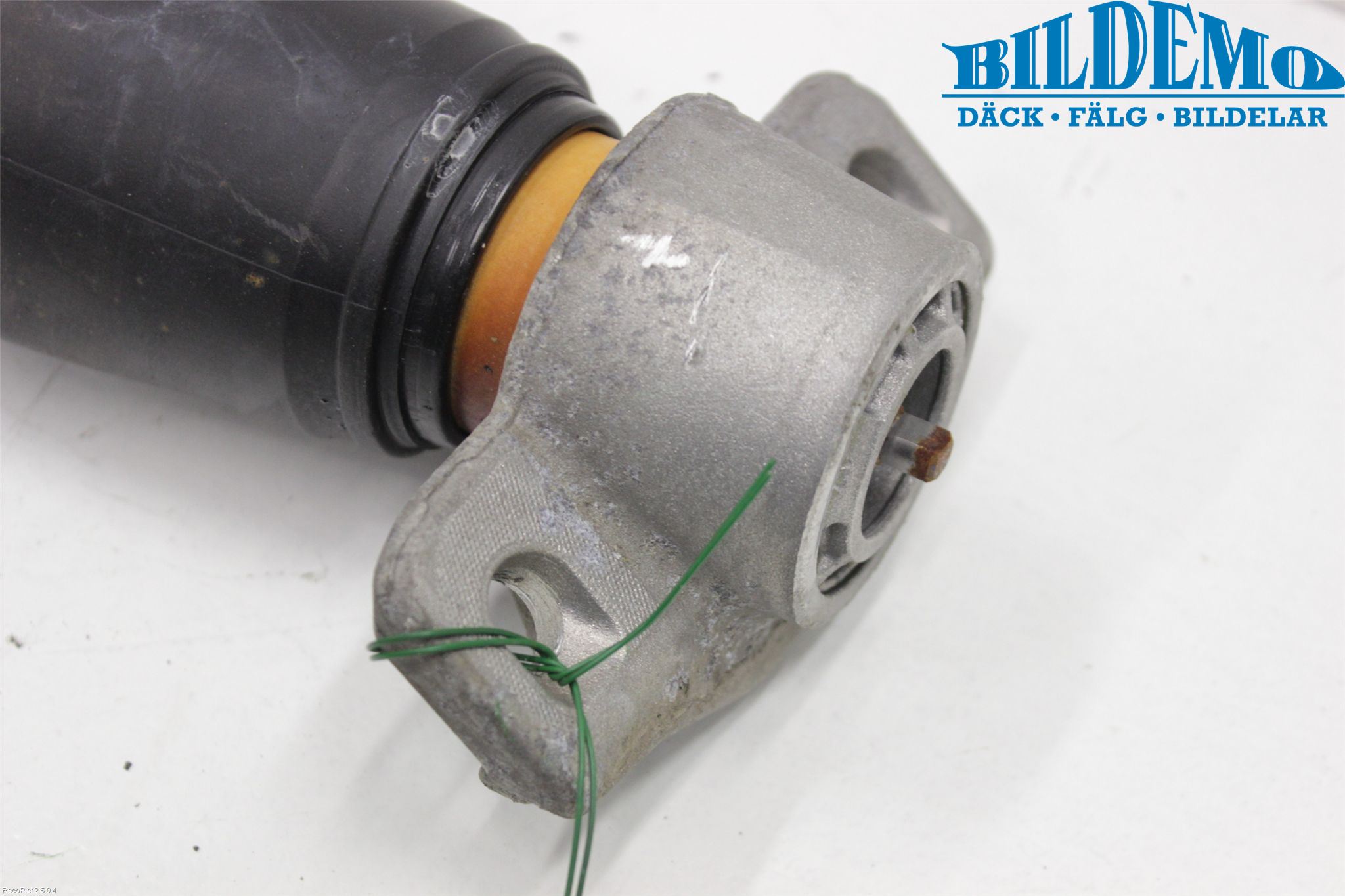 Opel ASTRA J 10-15 Stötdämpare Bak