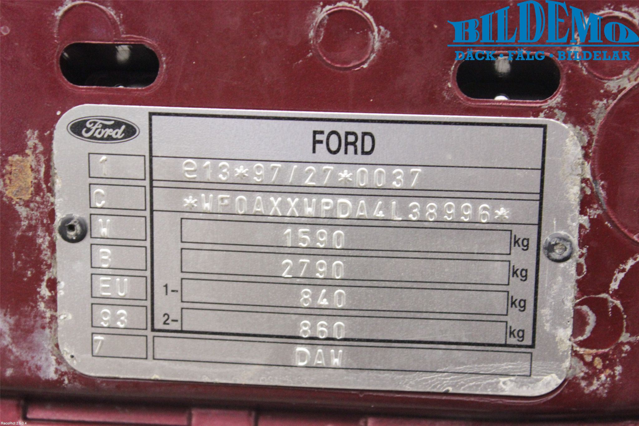 Ford FOCUS     99-04 Front Huvlåsplåt-Balk