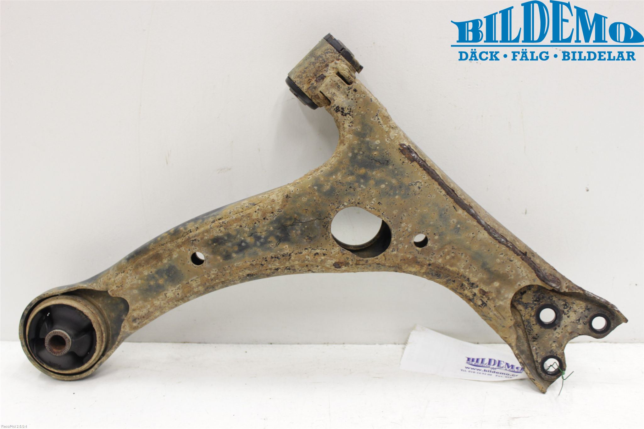 Toyota COROLLA VERSO 04-07 Bärarm Fram Undre Vä