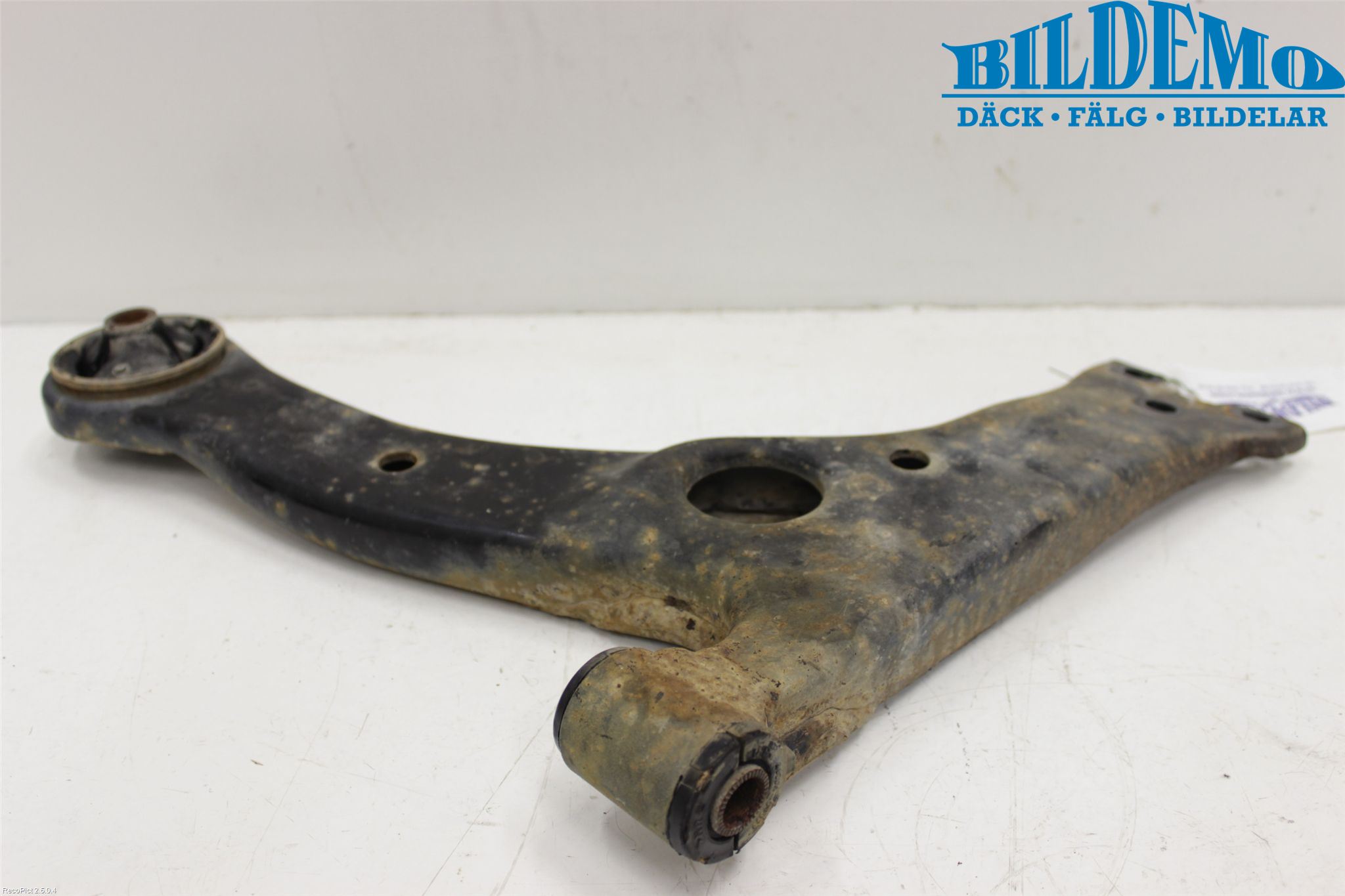 Toyota COROLLA VERSO 04-07 Bärarm Fram Undre Vä