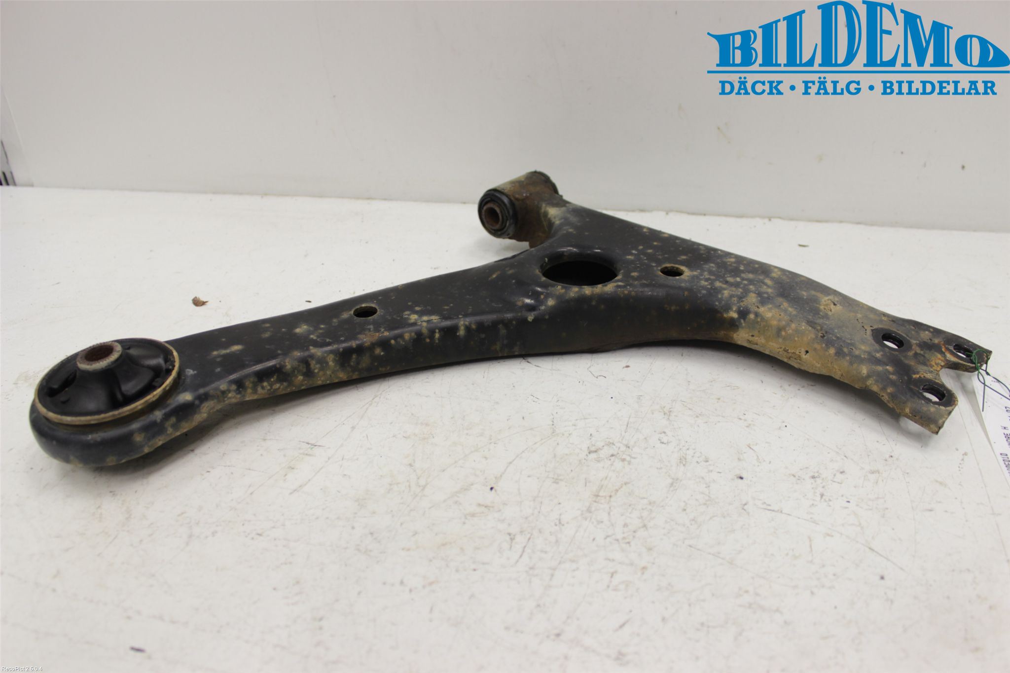 Toyota COROLLA VERSO 04-07 Bärarm Fram Undre Hö