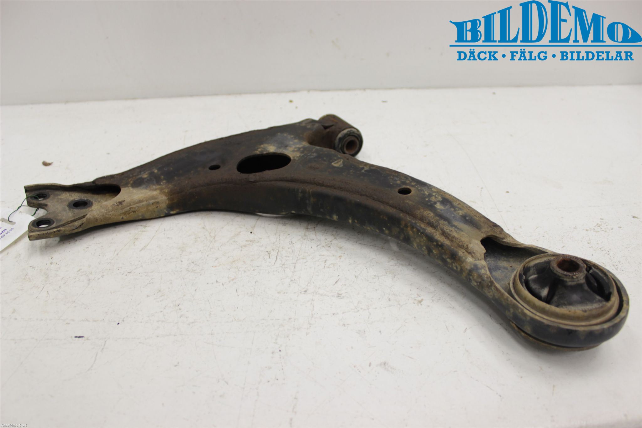Toyota COROLLA VERSO 04-07 Bärarm Fram Undre Hö
