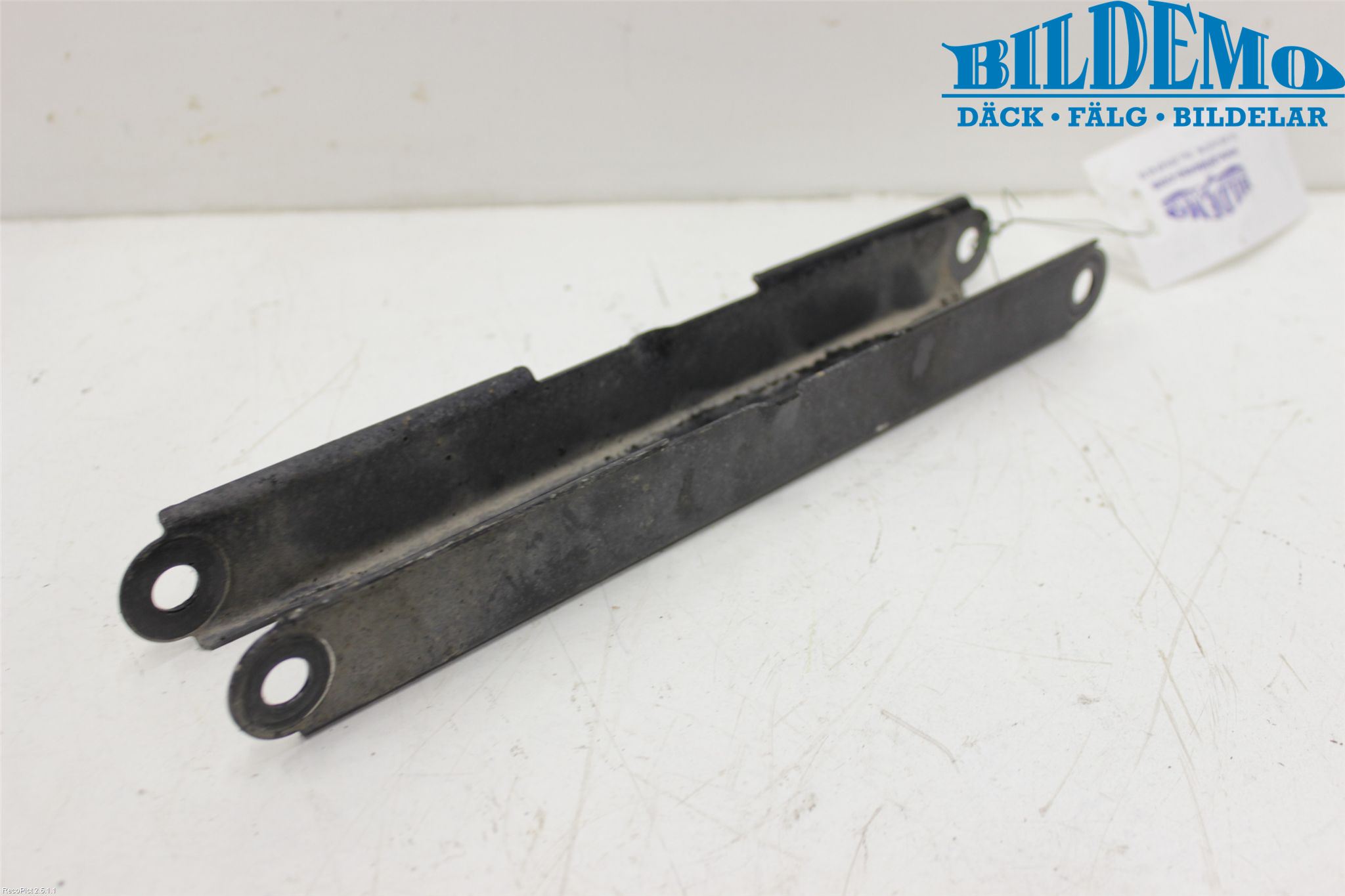 BMW 1 E82/88 Coupé/Cab 06-13 Bärarm Bak Höger