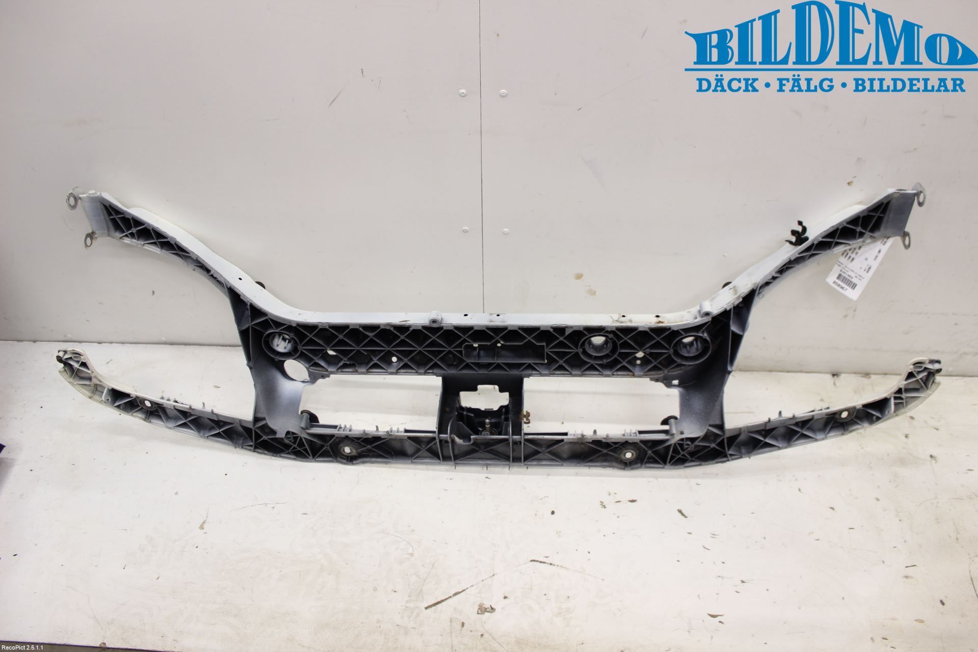 Ford FOCUS     99-04 Front Huvlåsplåt-Balk