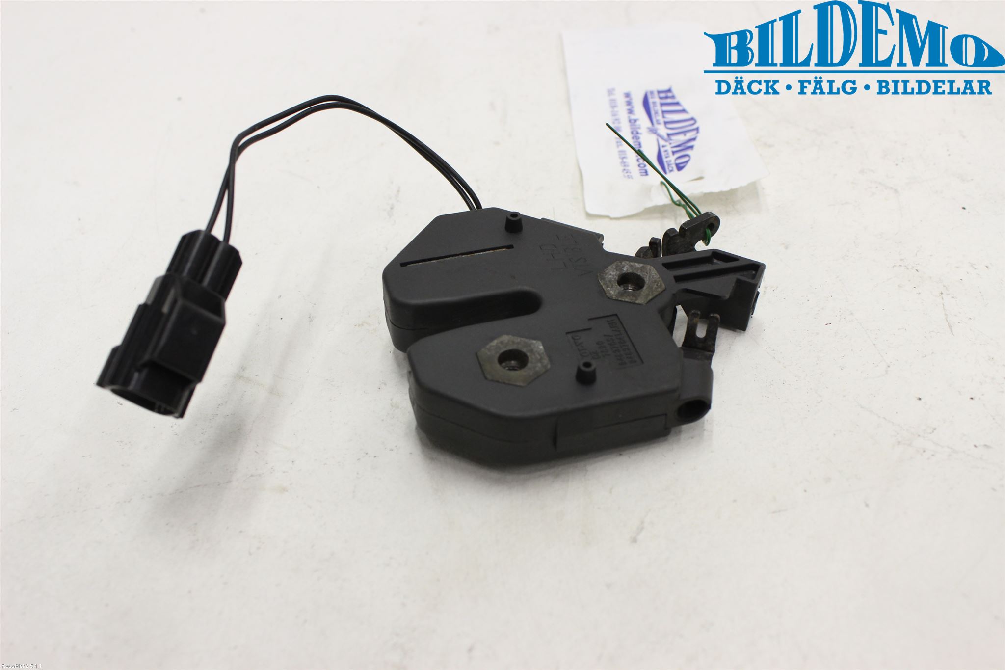 Volvo V70 05-08 Huvlås