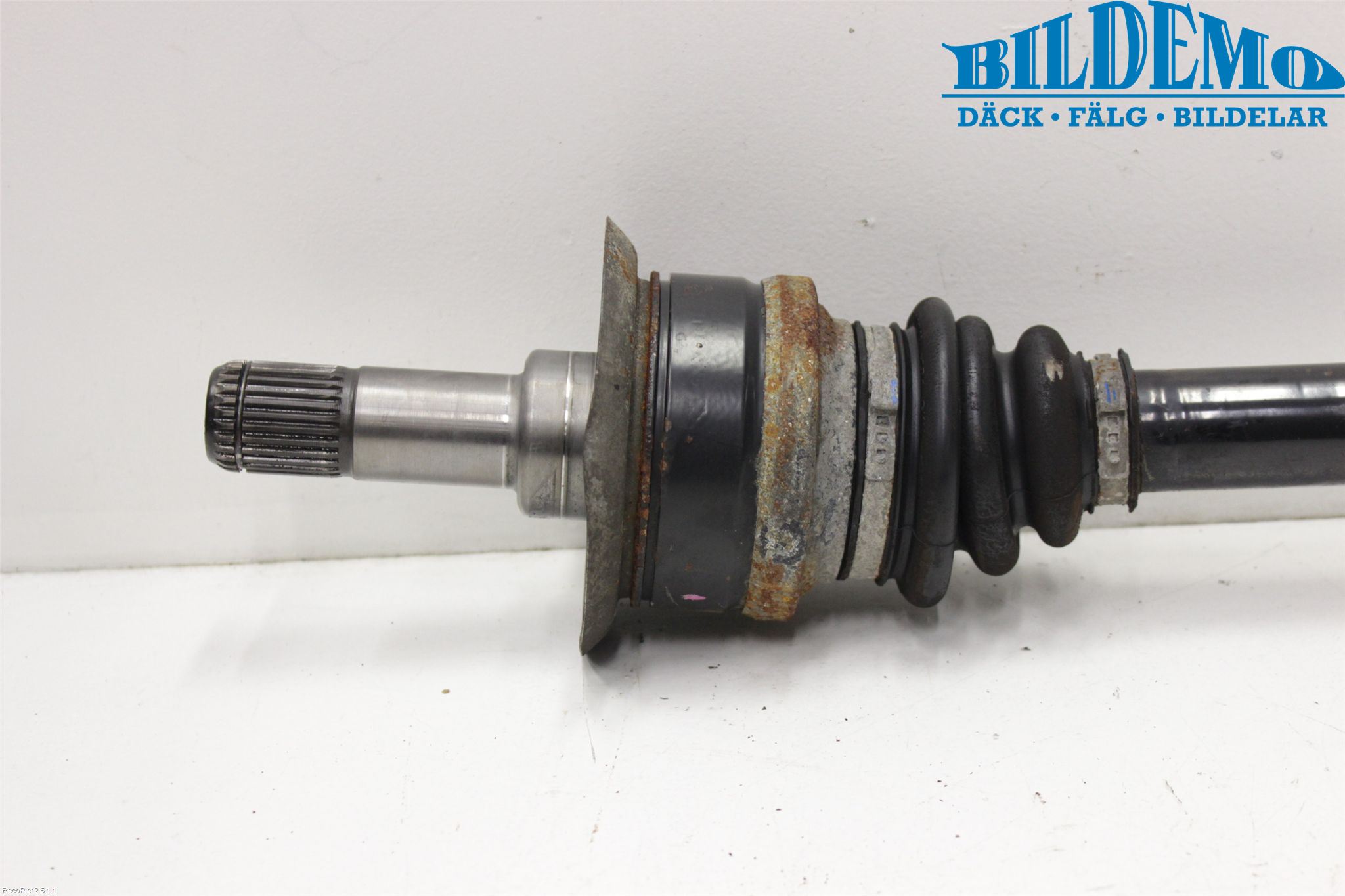 BMW 5 F10/F11/F18 09-17 Drivaxel Bak Höger