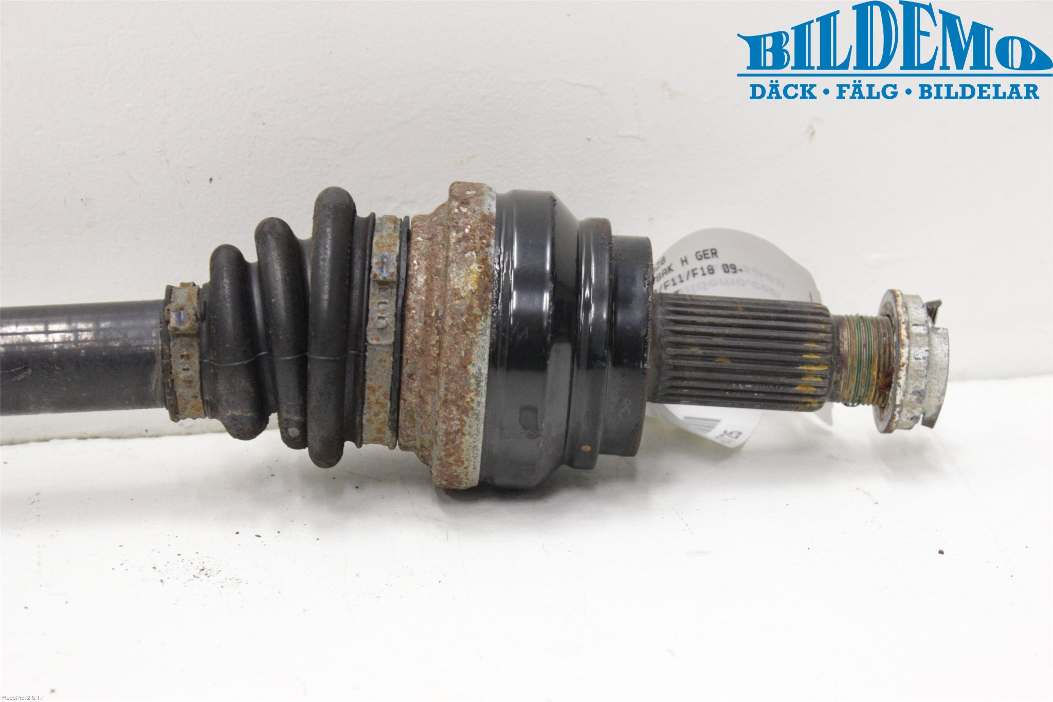 BMW 5 F10/F11/F18 09-17 Drivaxel Bak Höger