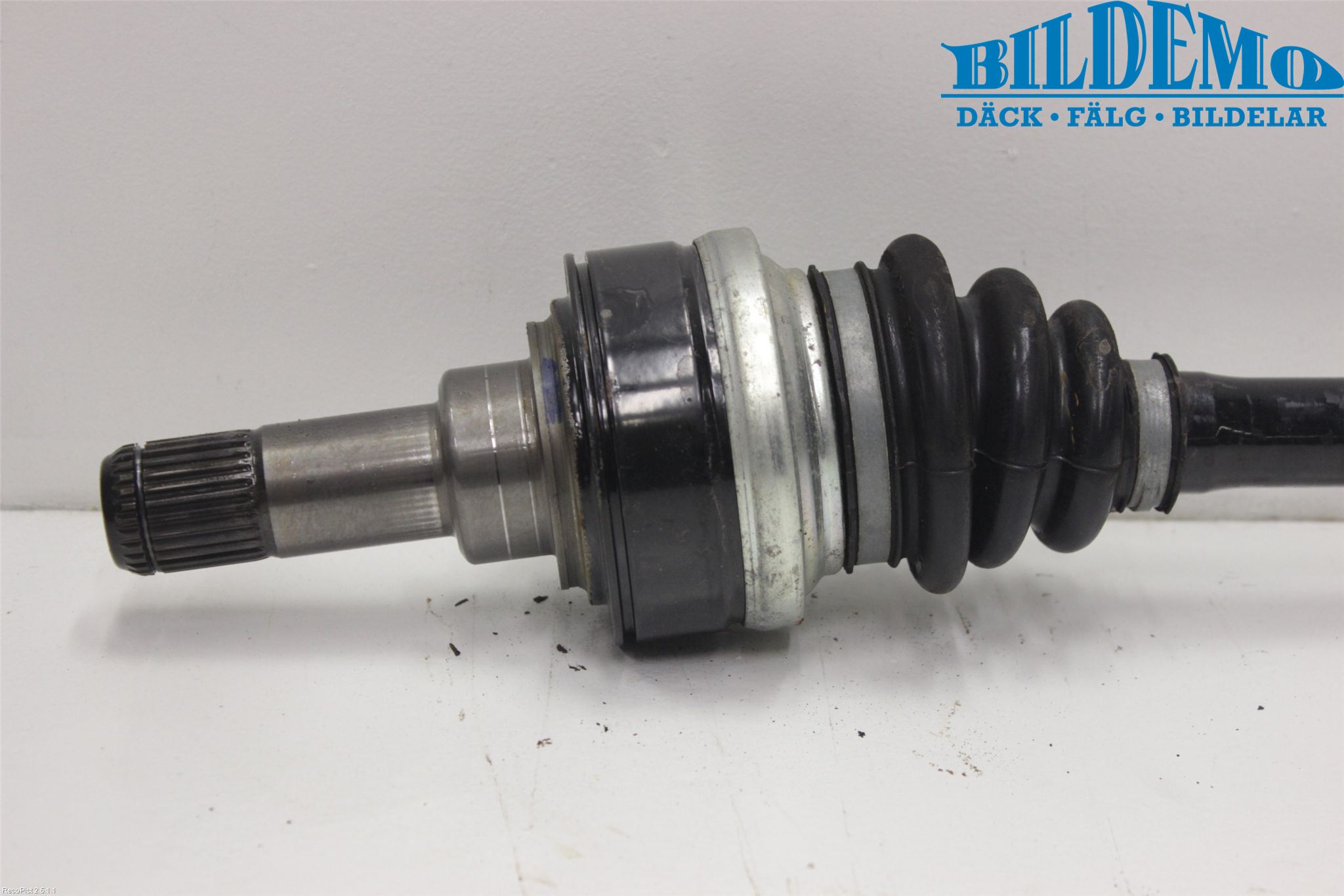 BMW 3 F30/F31/F80 12-19 Drivaxel Bak Höger
