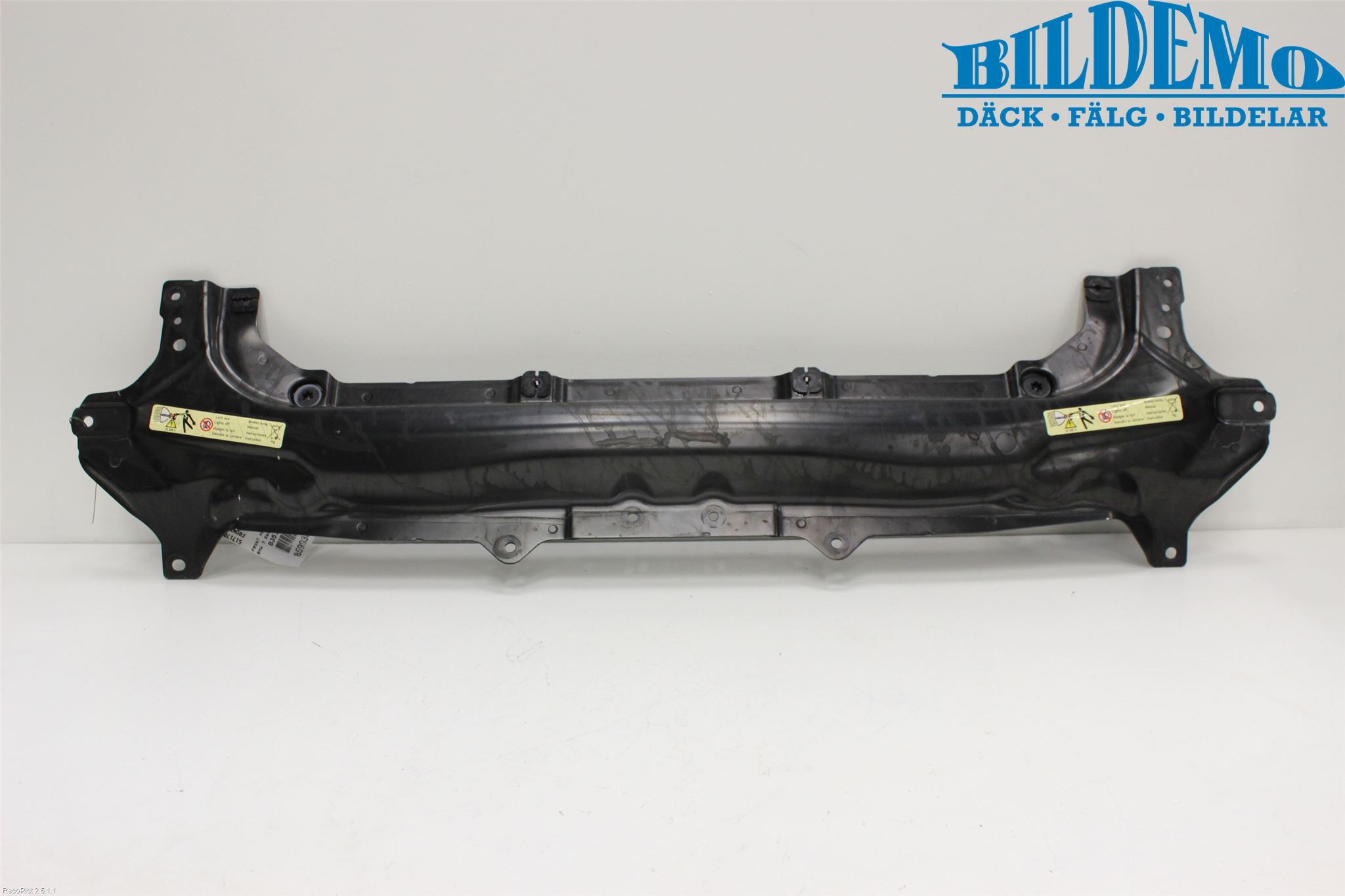 BMW 7 E65/66    00-08 Front Huvlåsplåt-Balk