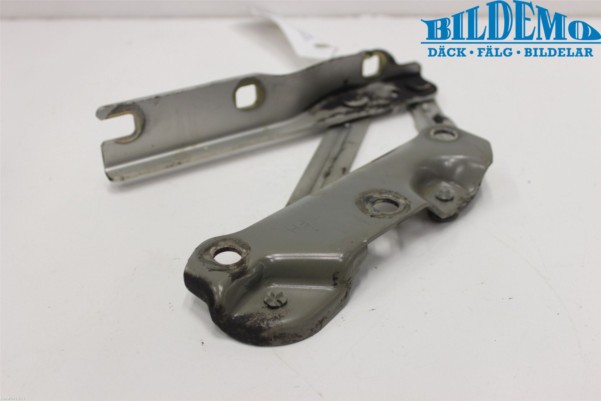 Saab 9-5 -05 Huvgångjärn