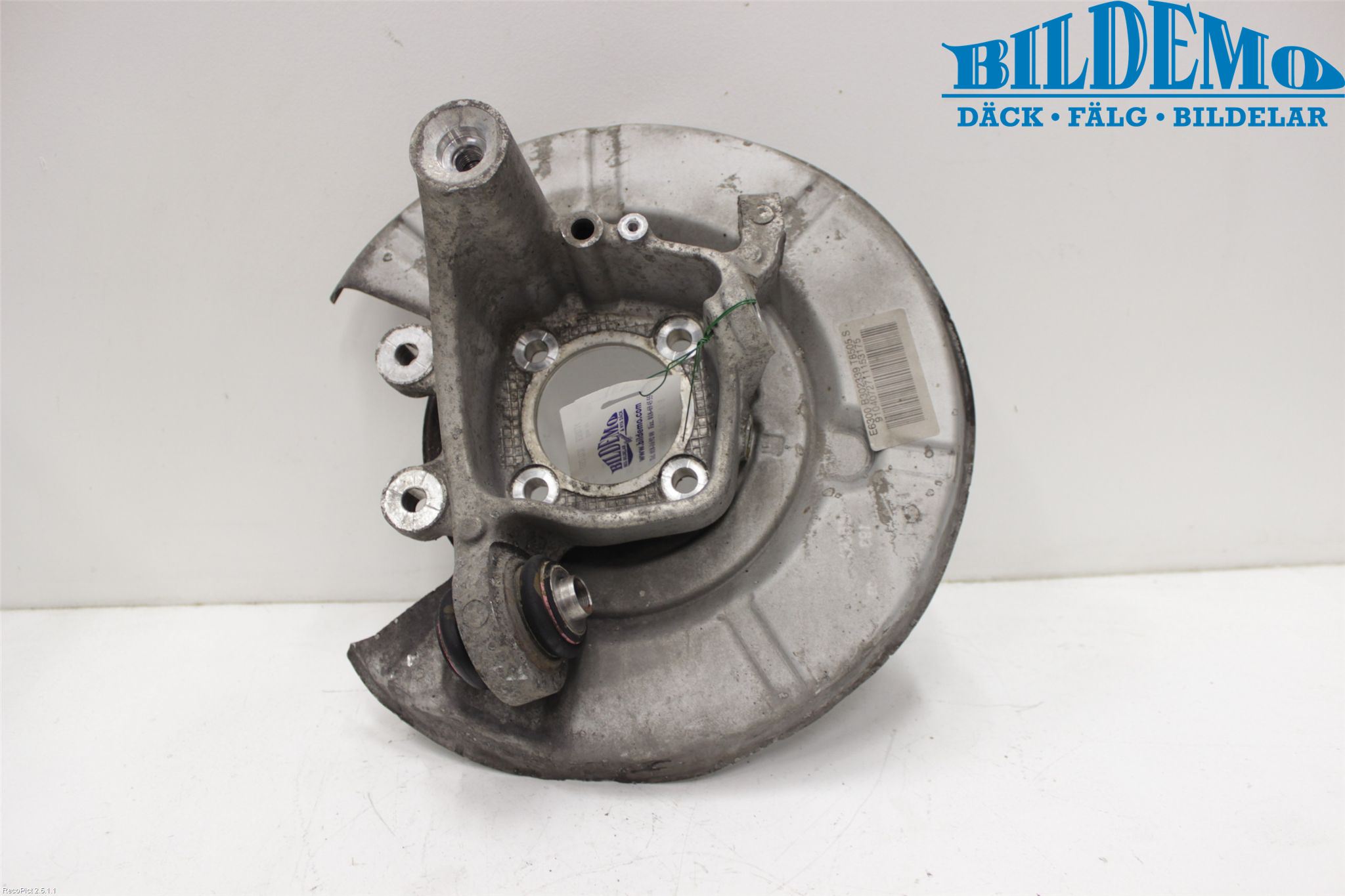 BMW 6 E63/64    02-10 Hjullagerhus-Spindel Vä B