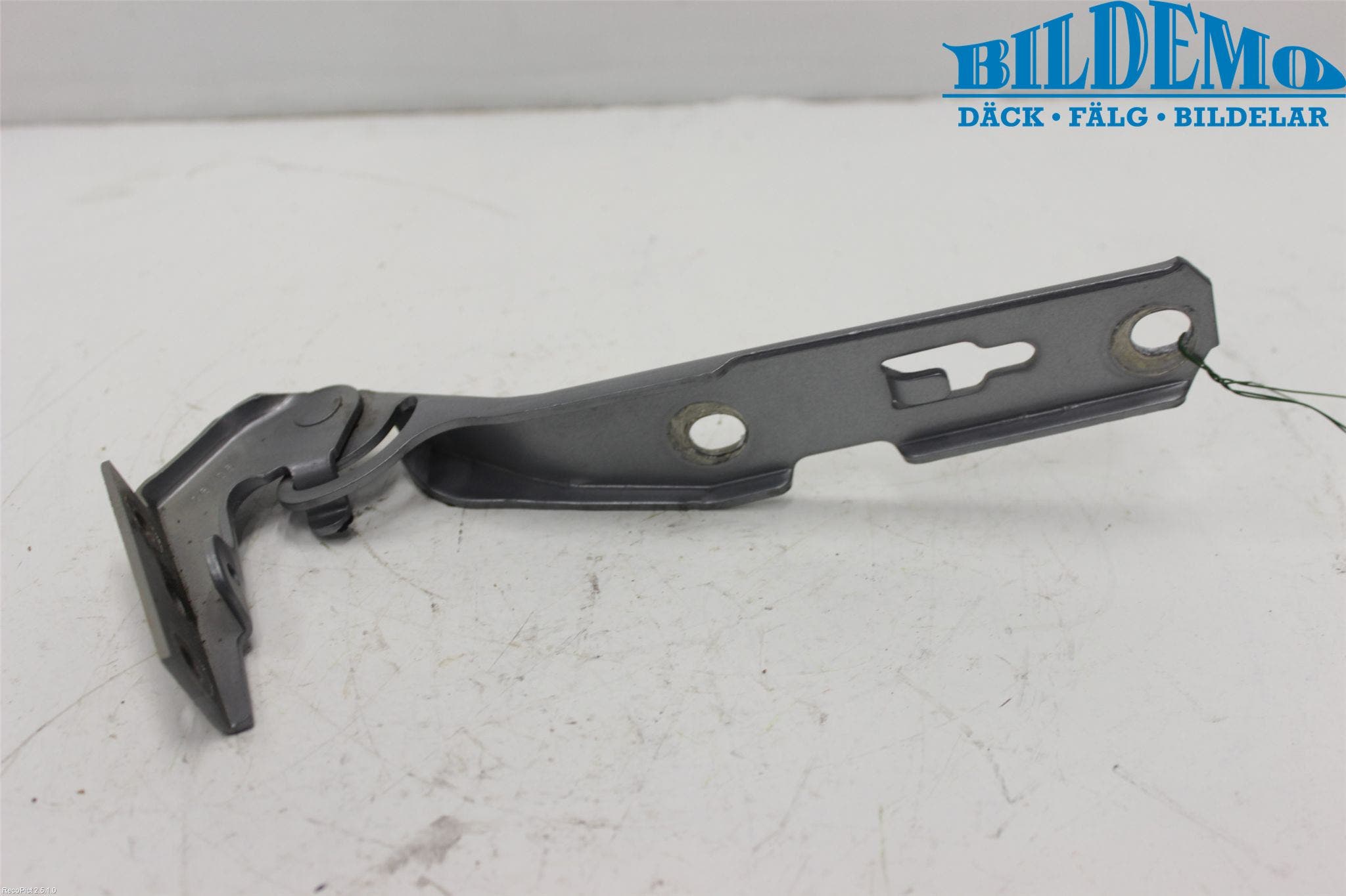 Audi A4/S4 05-07 Huvgångjärn