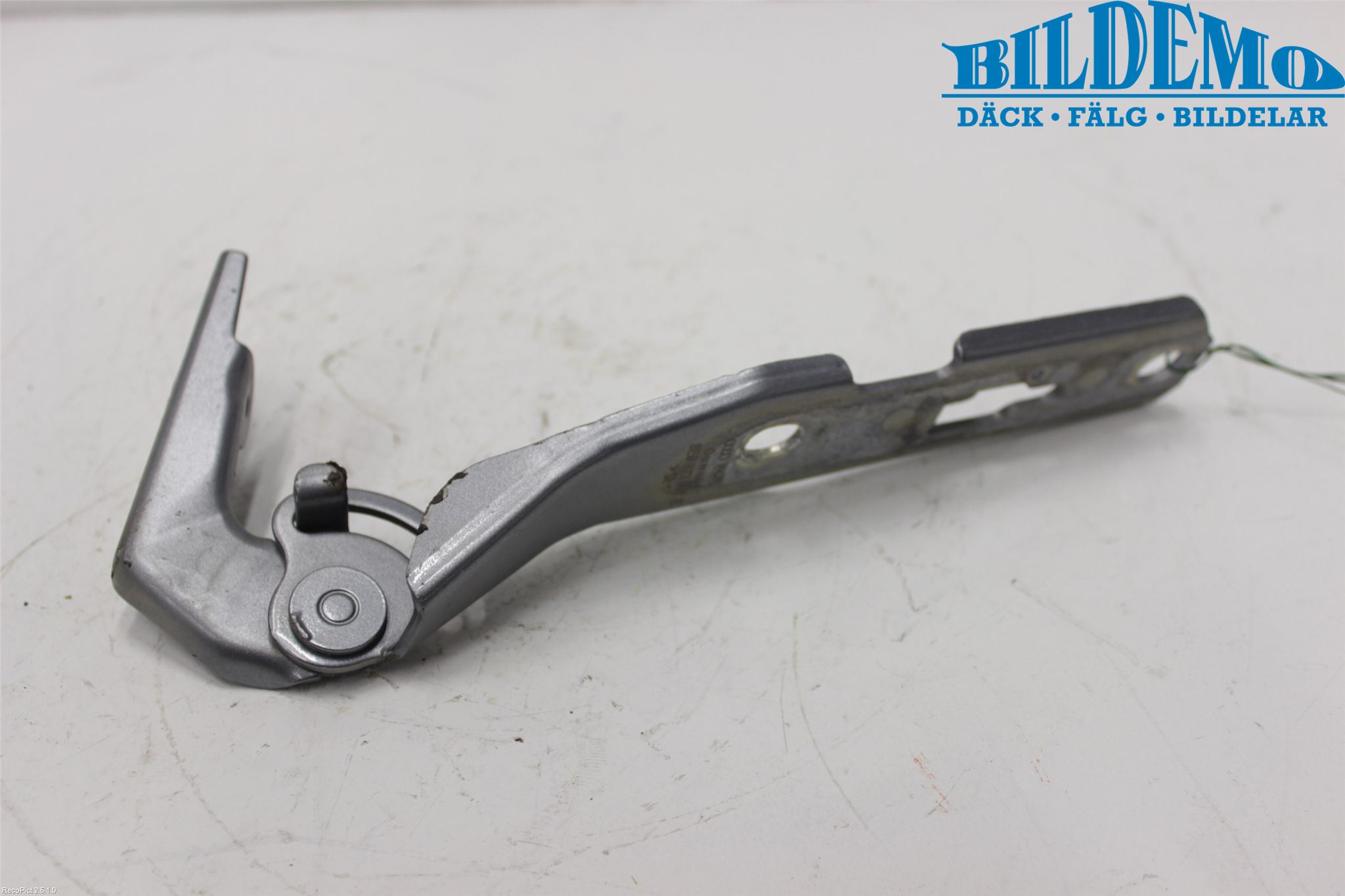 Audi A4/S4 05-07 Huvgångjärn