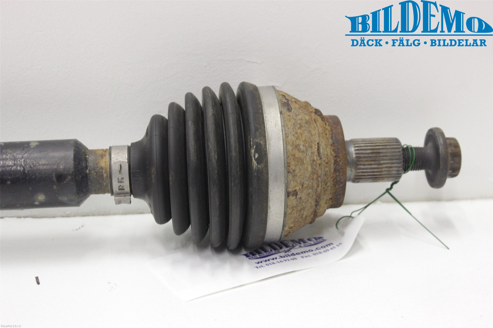 Volkswagen VW CADDY 11-15 Drivaxel Fram Höger