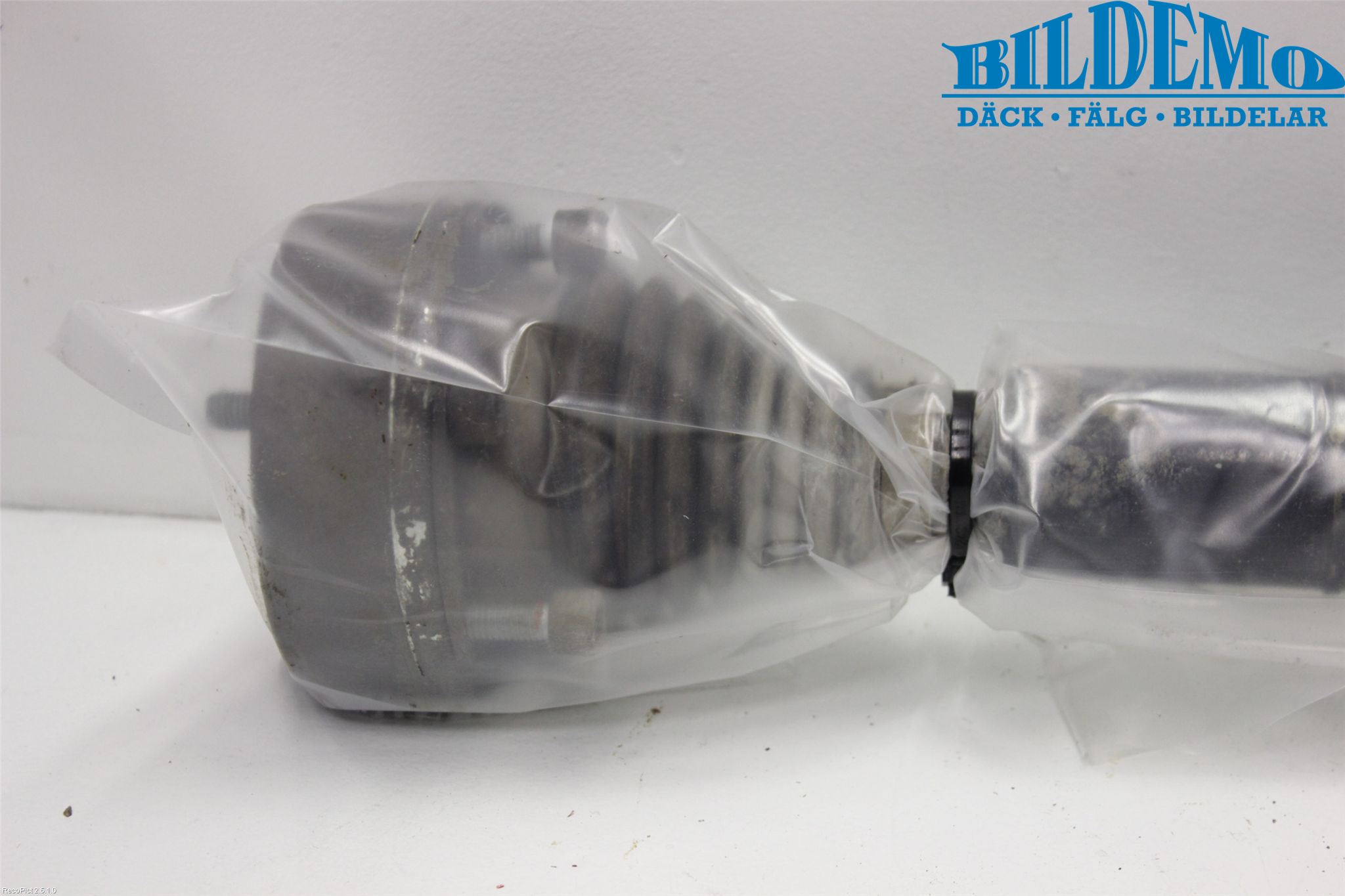 Volkswagen VW CADDY 11-15 Drivaxel Fram Höger