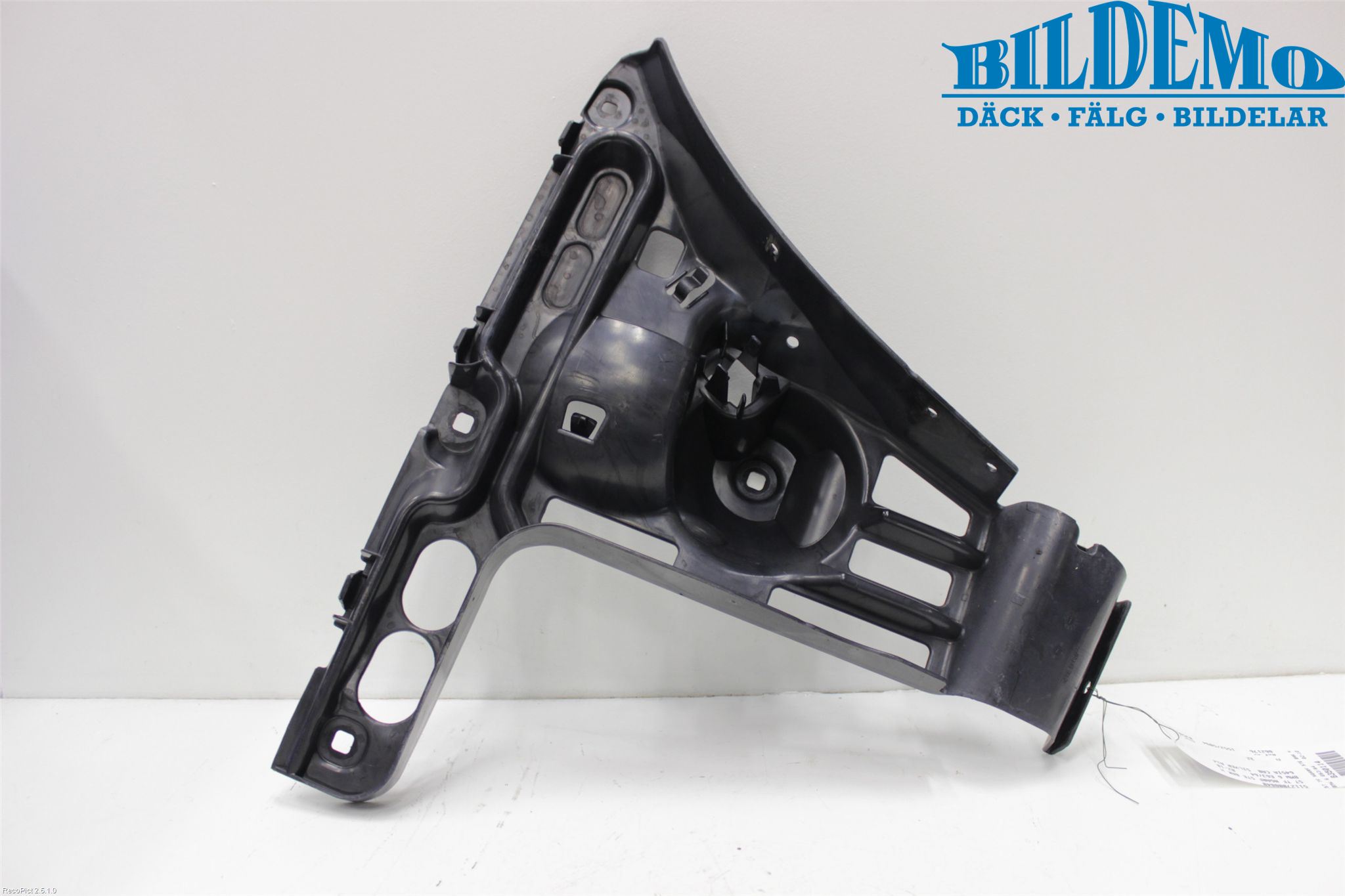 BMW 6 E63/64    02-10 Stötfångarfäste Bak Hö