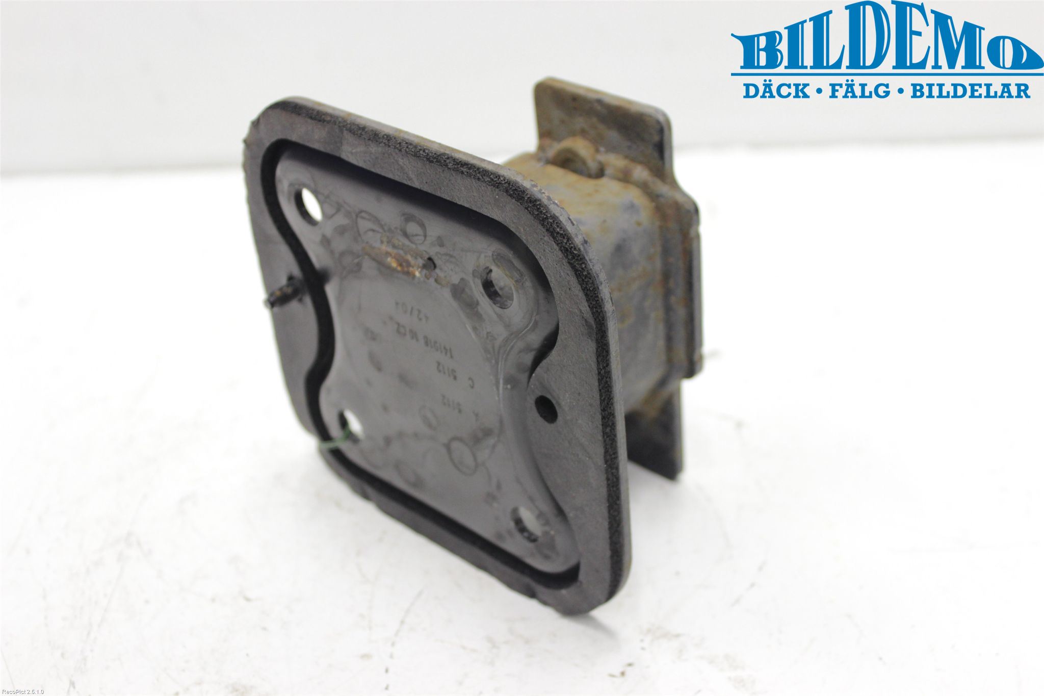 BMW 6 E63/64    02-10 Stötfångarbärjärn Bak