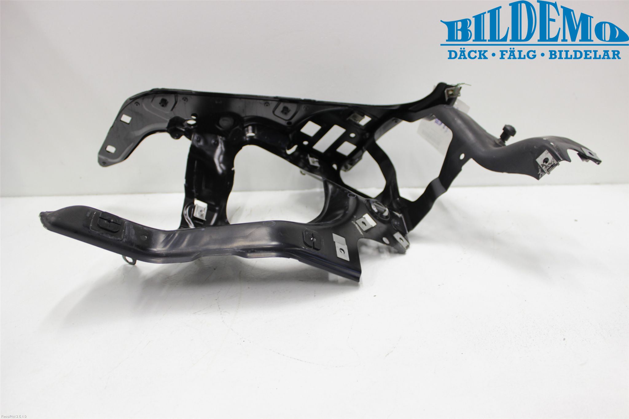 BMW 7 E65/66    00-08 Strålkastarsarg Höger