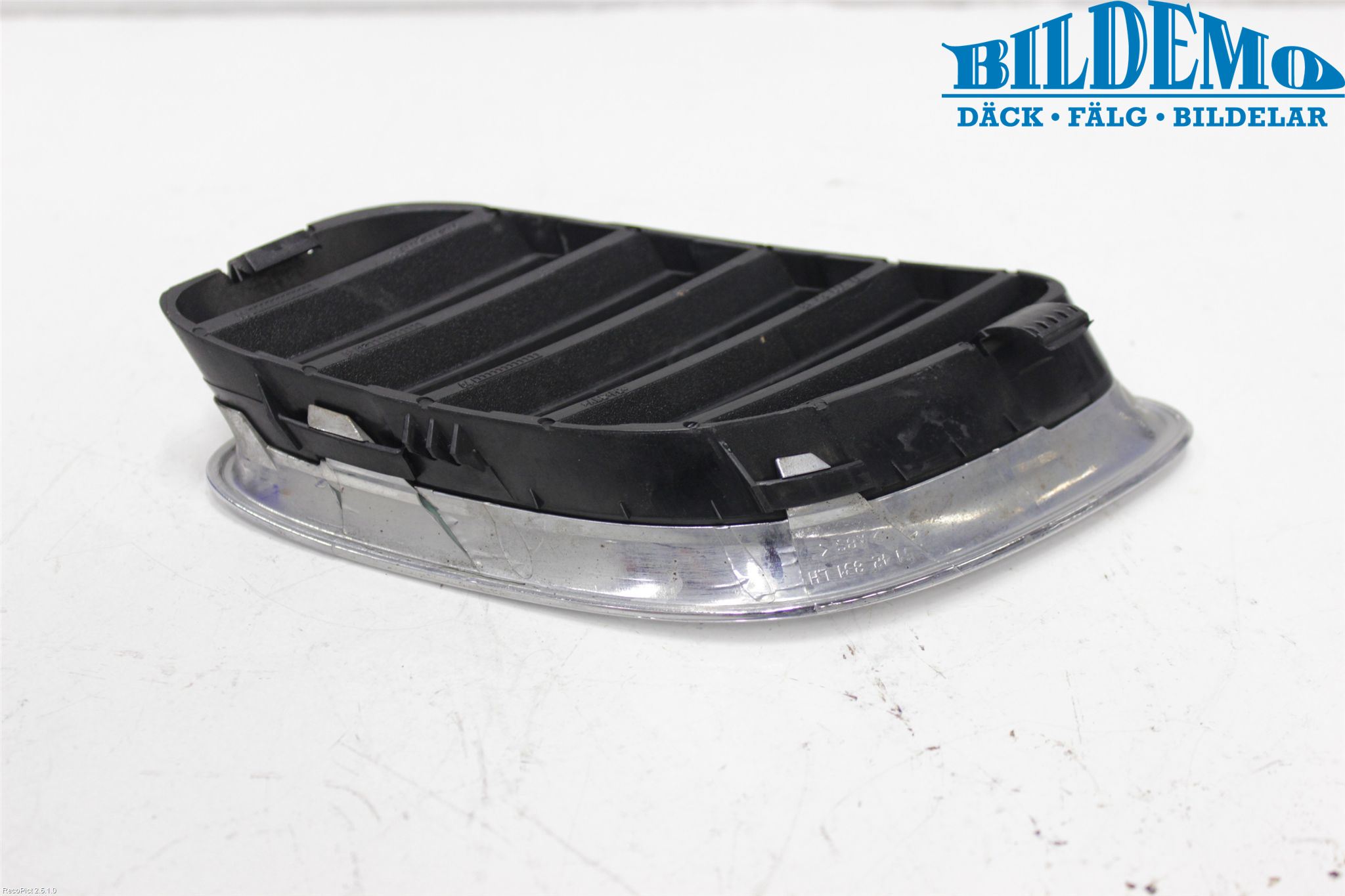 Saab 9-5 -05 Grilldel Höger