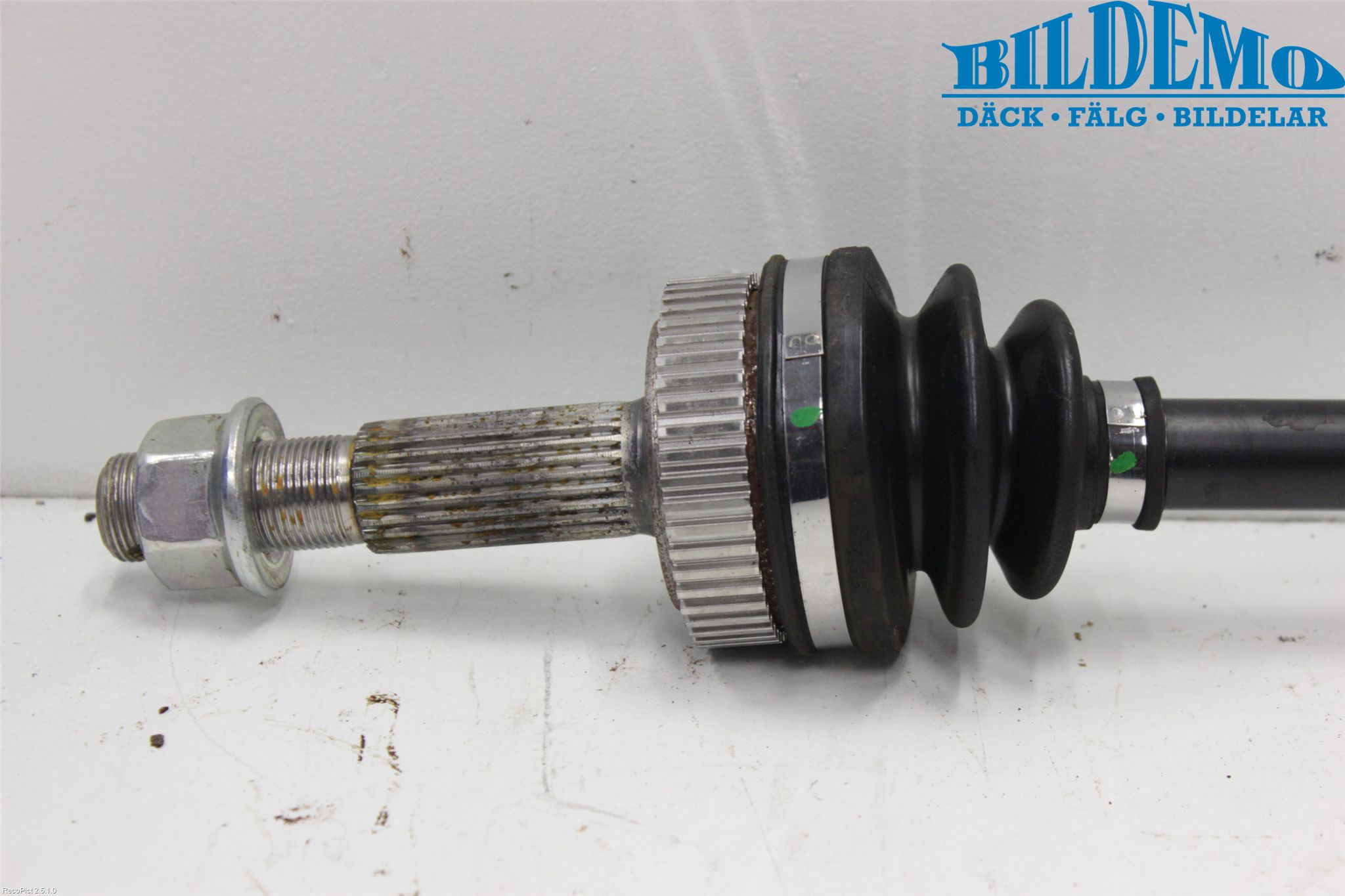Nissan QASHQAI+2  10-14 Drivaxel Bak Höger