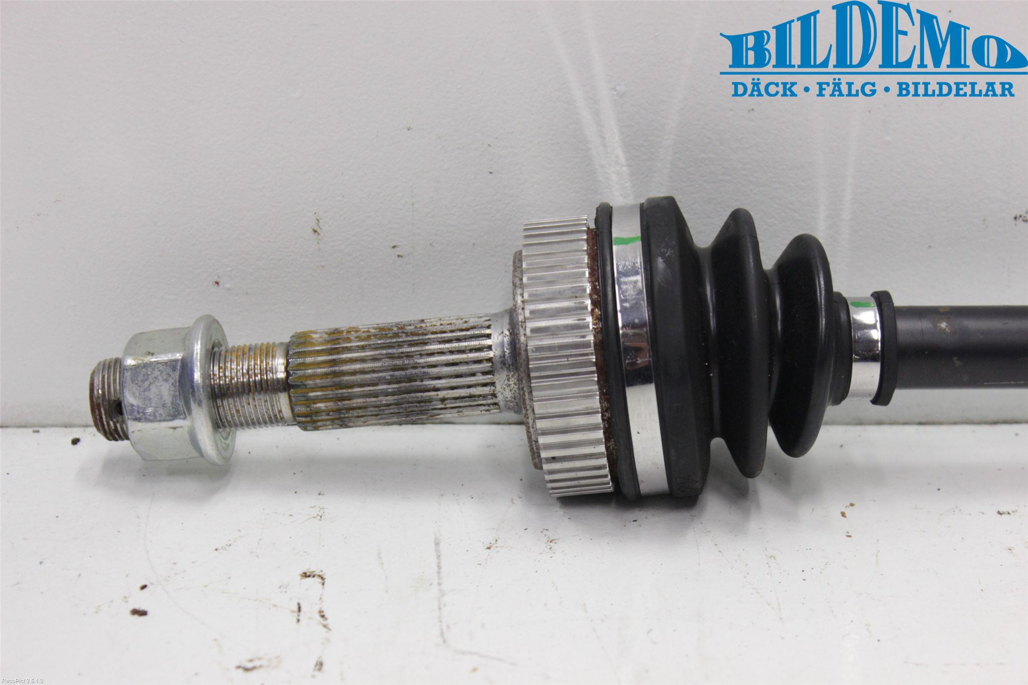 Nissan QASHQAI+2  10-14 Drivaxel Bak Vänster