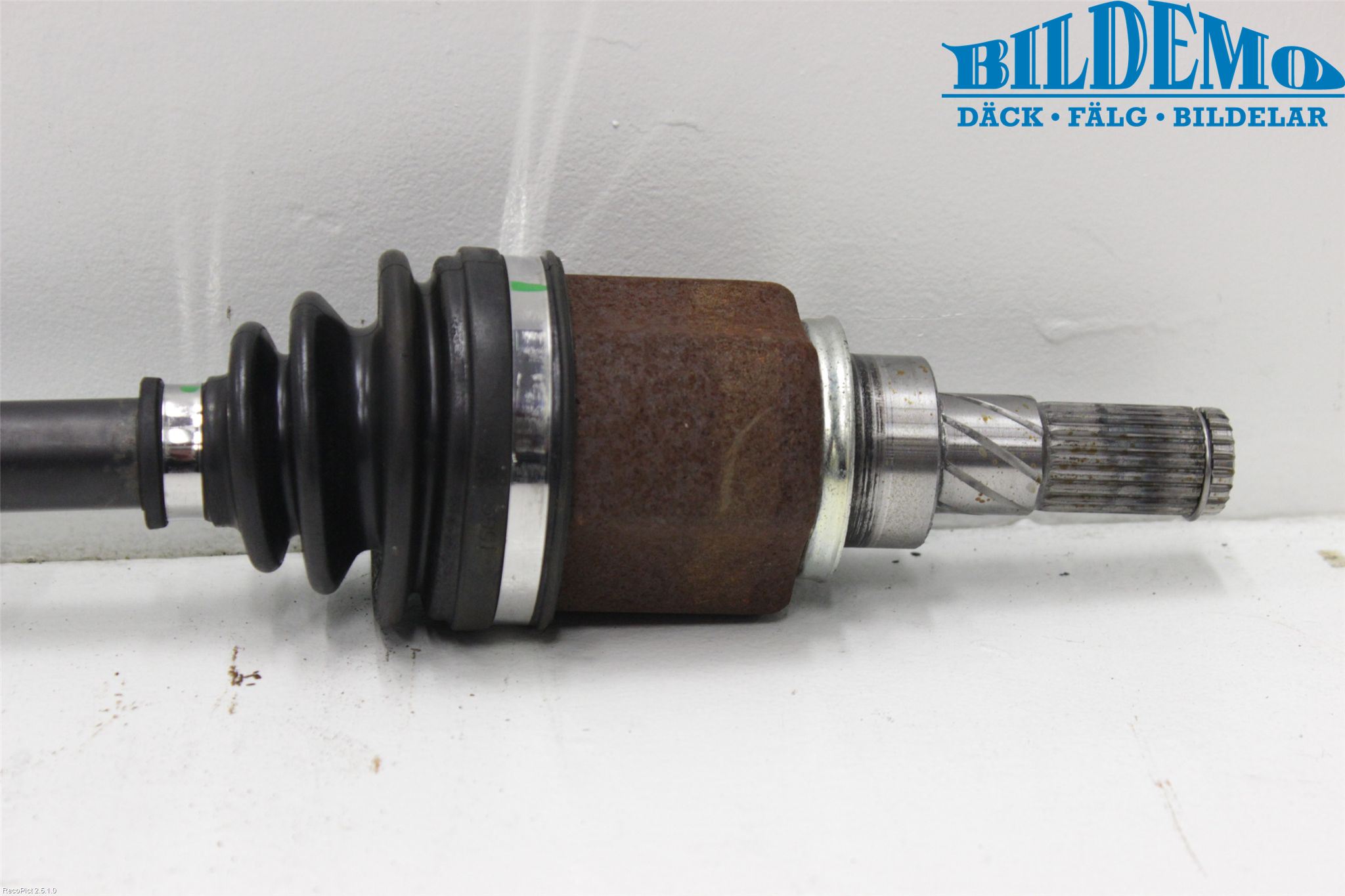 Nissan QASHQAI+2  10-14 Drivaxel Bak Vänster