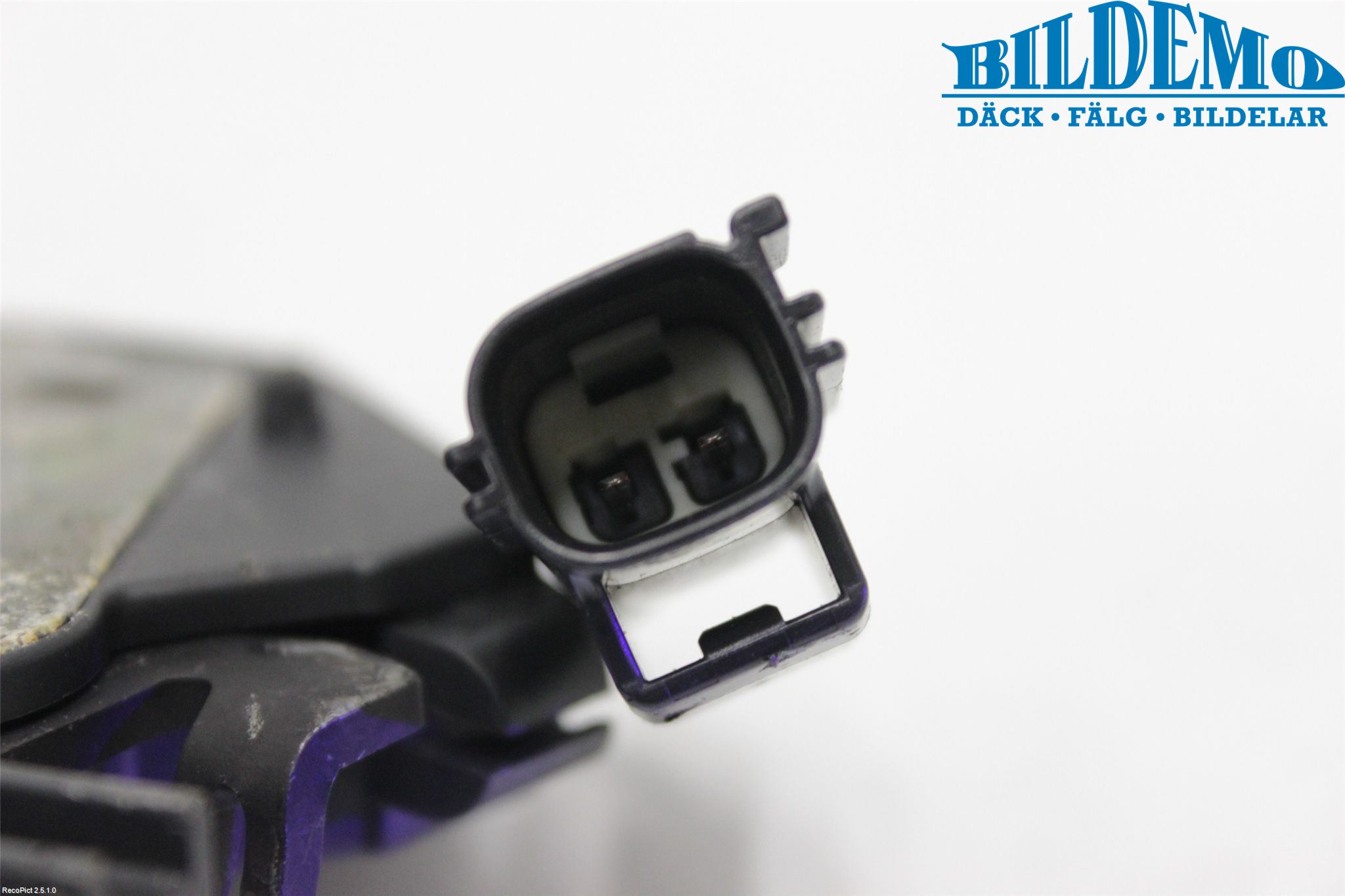 Volvo XC70 01-04 Huvlås