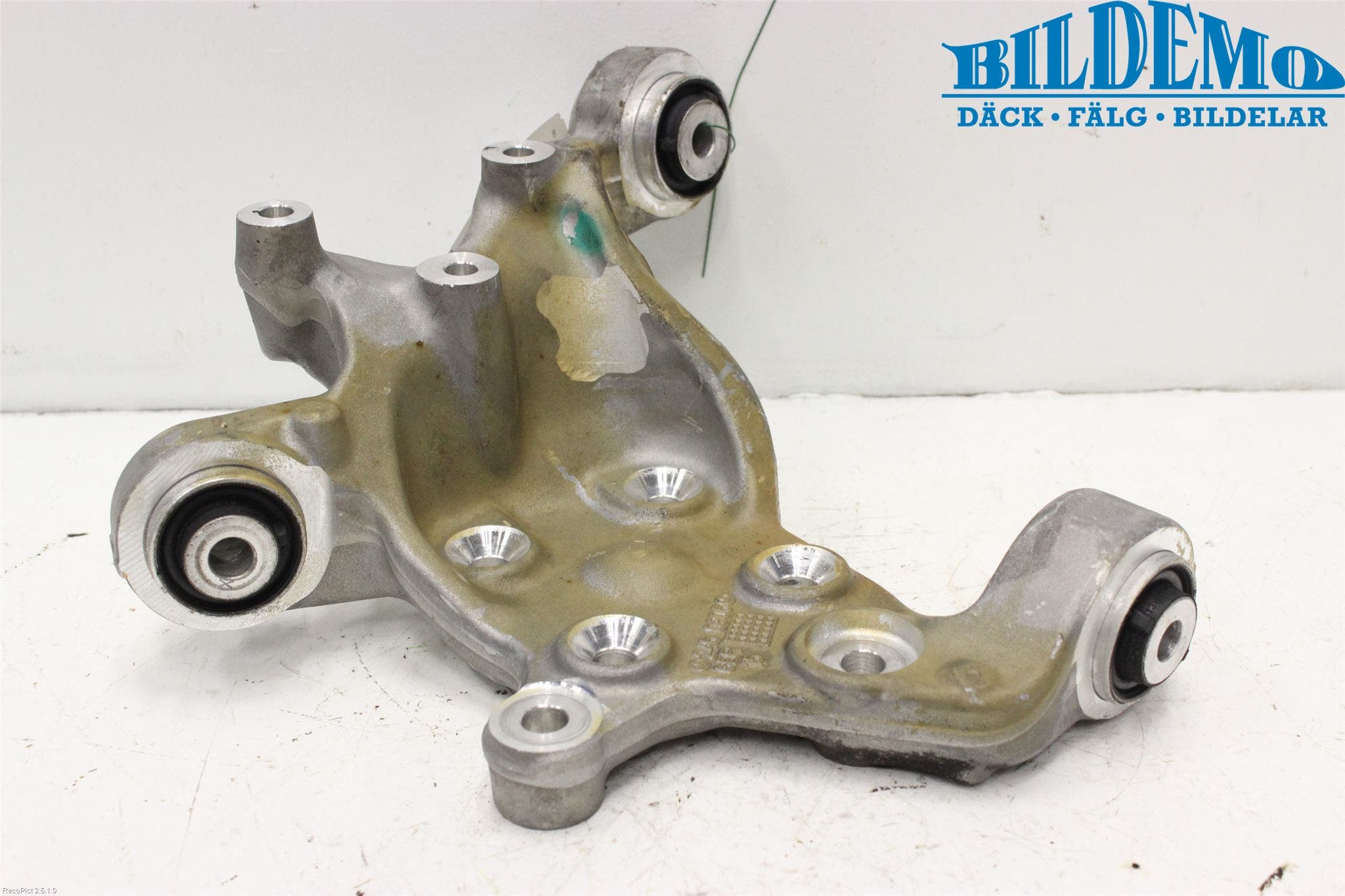 Mercedes-Benz MB A-KLASS (W176) 13-18 Hjullagerhus-Spindel Vä B