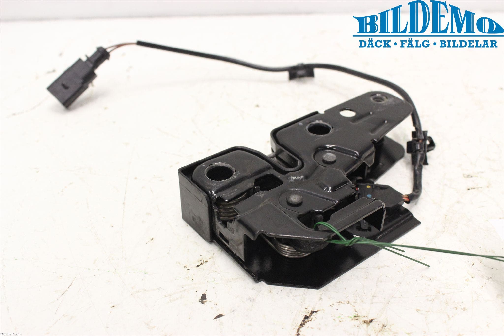 Volkswagen VW POLO 05-09 Huvlås