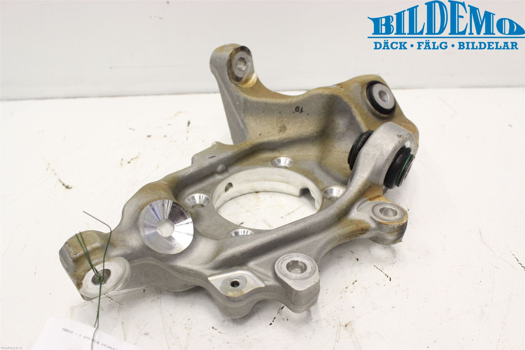 Mercedes-Benz MB C-KLASS (W205) 14-21 Hjullagerhus-Spindel Vä B