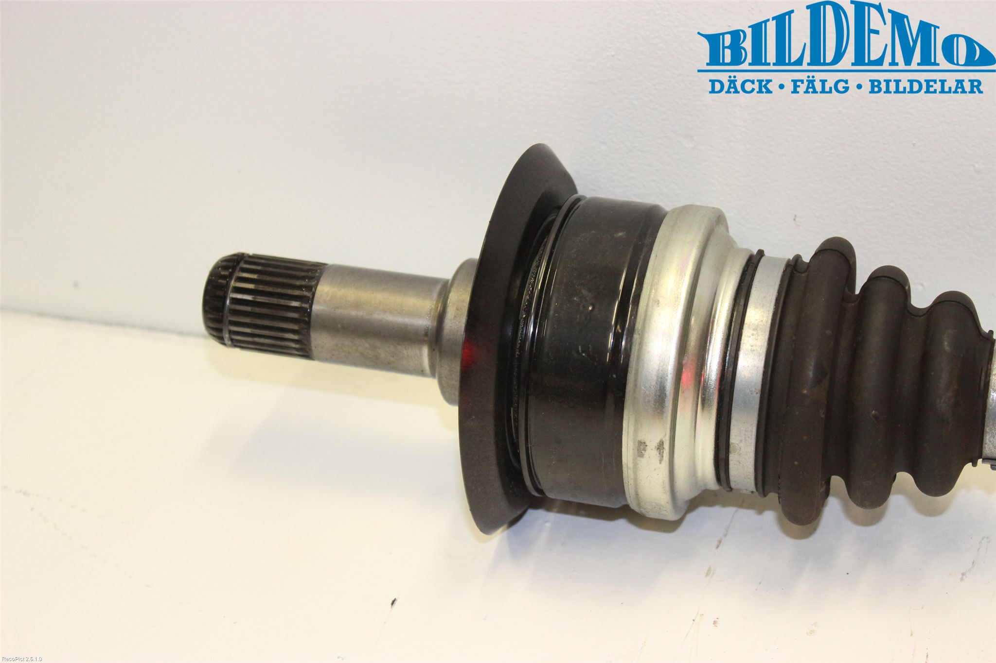 BMW 1 F20/F21 11-19 Drivaxel Bak Vänster