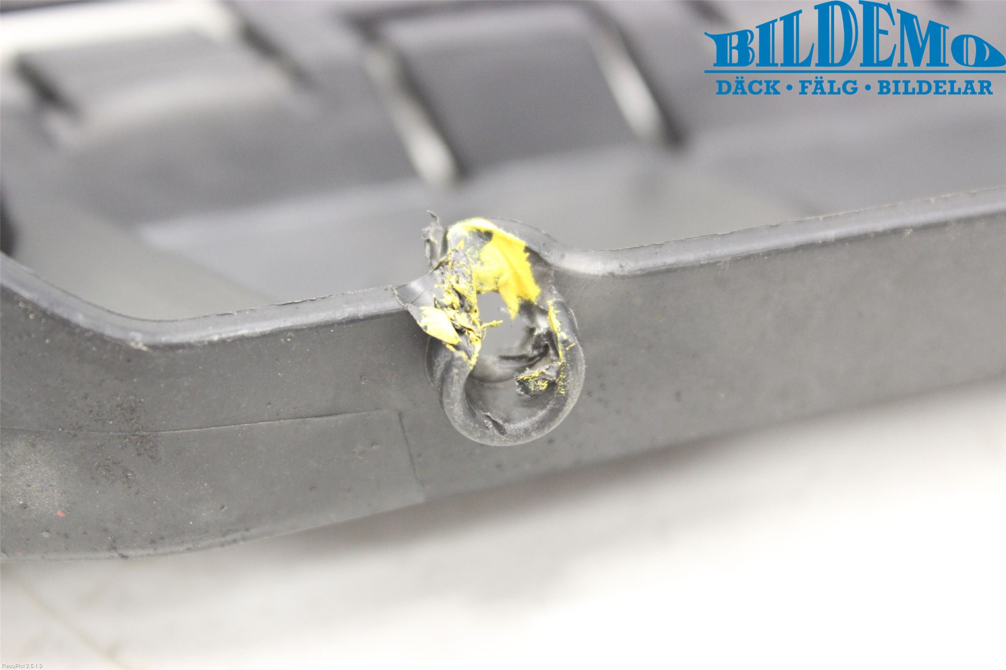 Volvo XC90 03-06 Stötfångarfäste Bak Vä