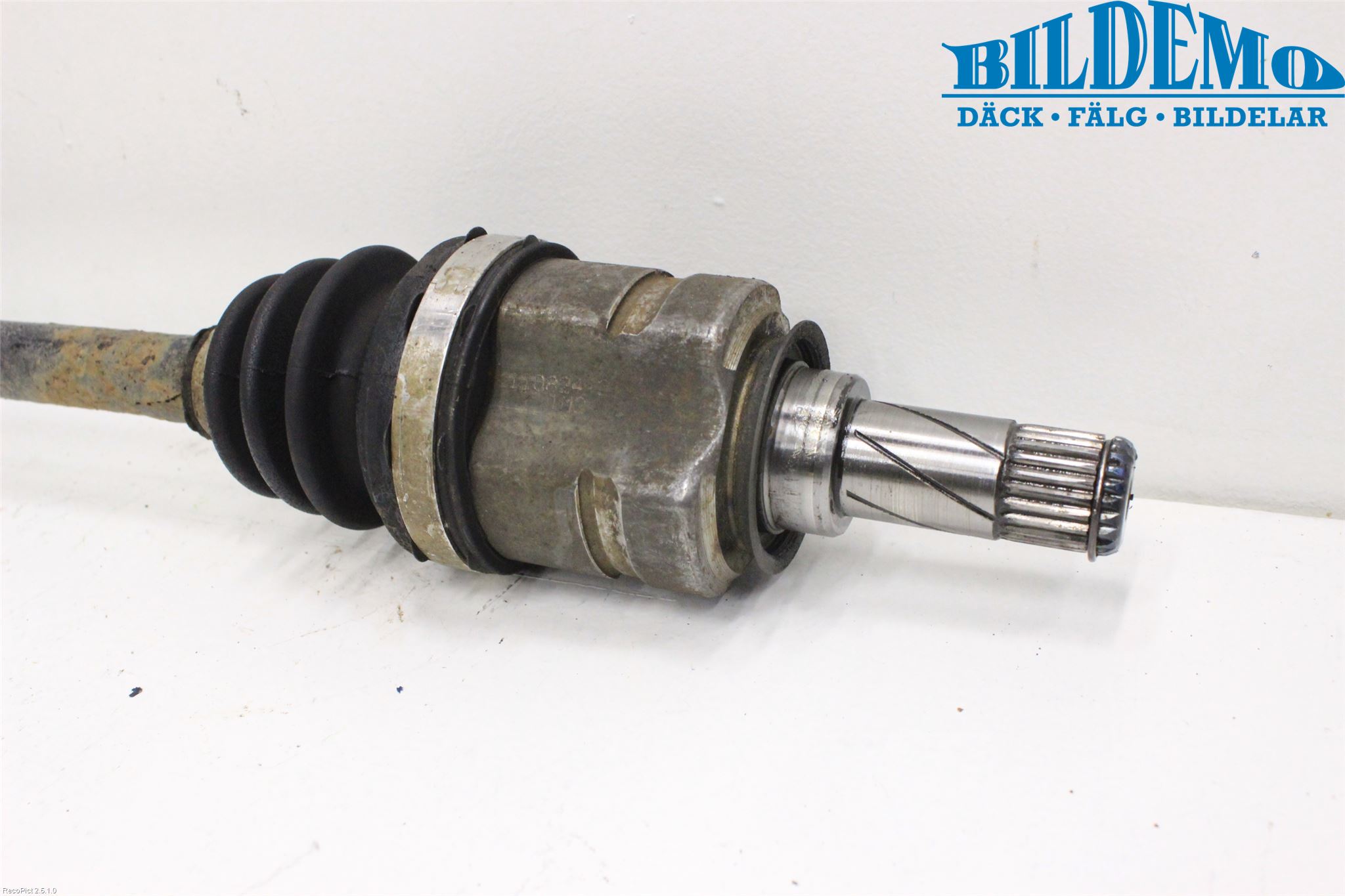 Opel CORSA D 07-14 Drivaxel Fram Vänster